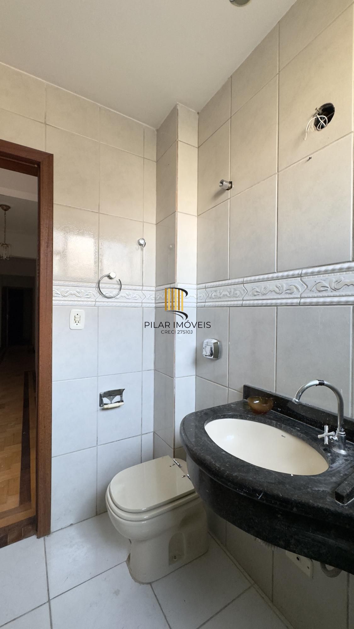 APARTAMENTO 2 DORMITÓRIOS TOTALMENTE REFORMADO NO CENTRO HISTÓRICO