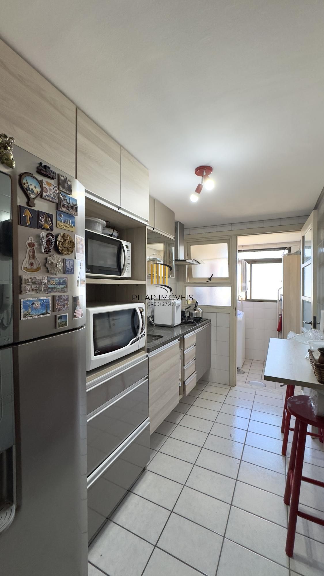 Apartamento 2 dormitórios, com lavabo e vaga de garagem na Cidade Baixa