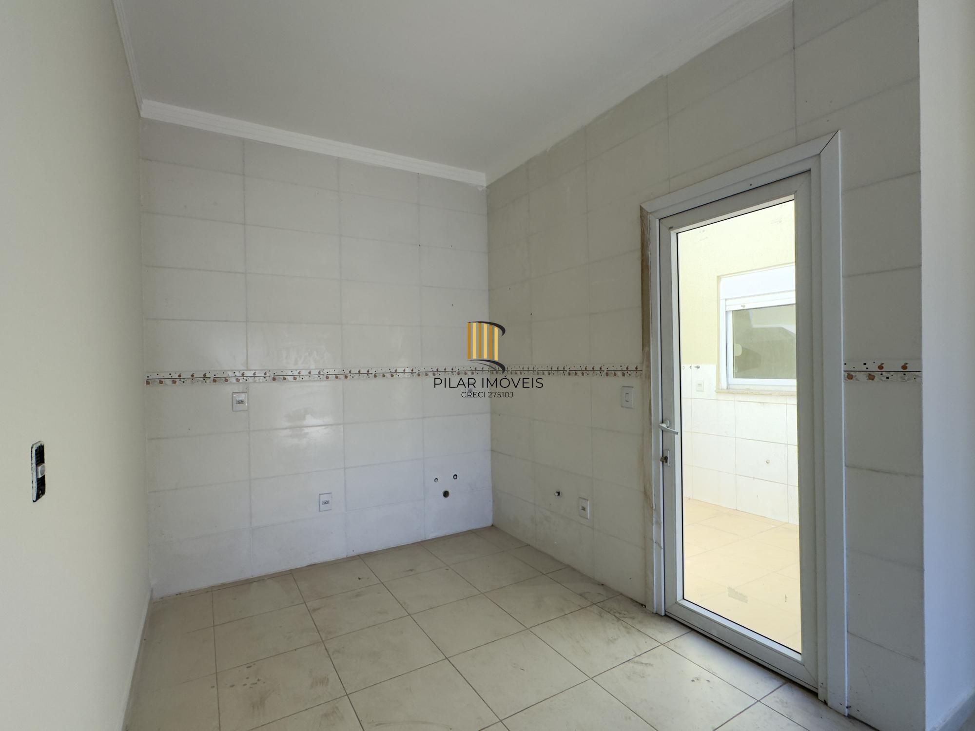 Casa em condomínio com 2 dormitórios, vaga de garagem e churrasqueira na Olaria