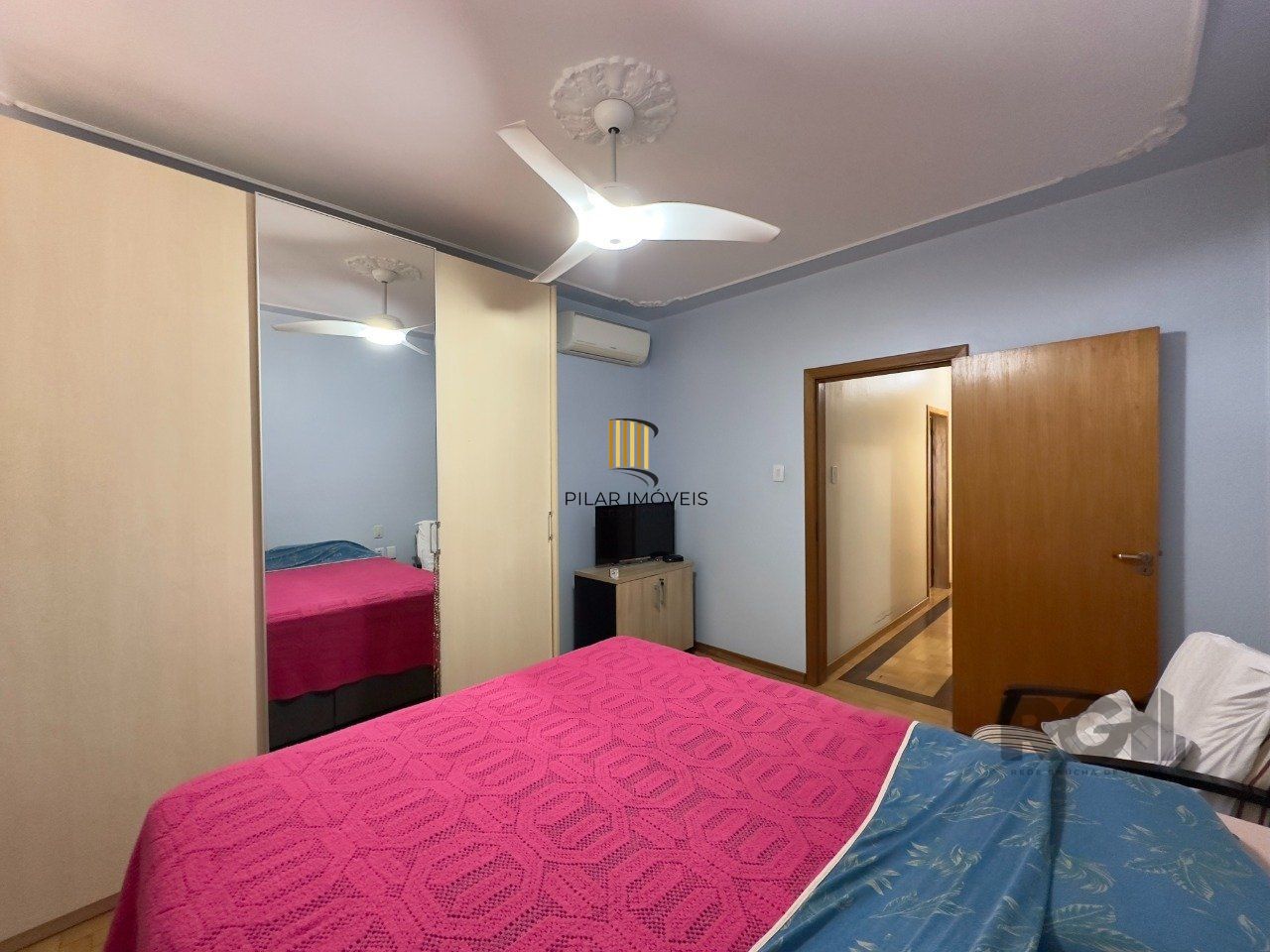 APARTAMENTO 3 DORMITÓRIOS, DE FRENTE E REFORMADO, NO CENTRO HISTÓRICO