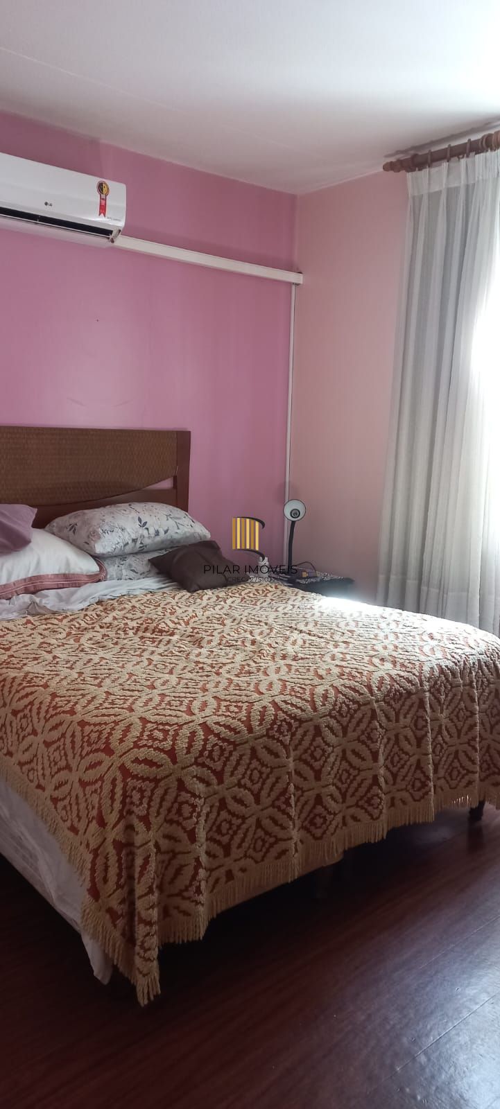 Apartamento de 2 dormitórios com garagem e sacada