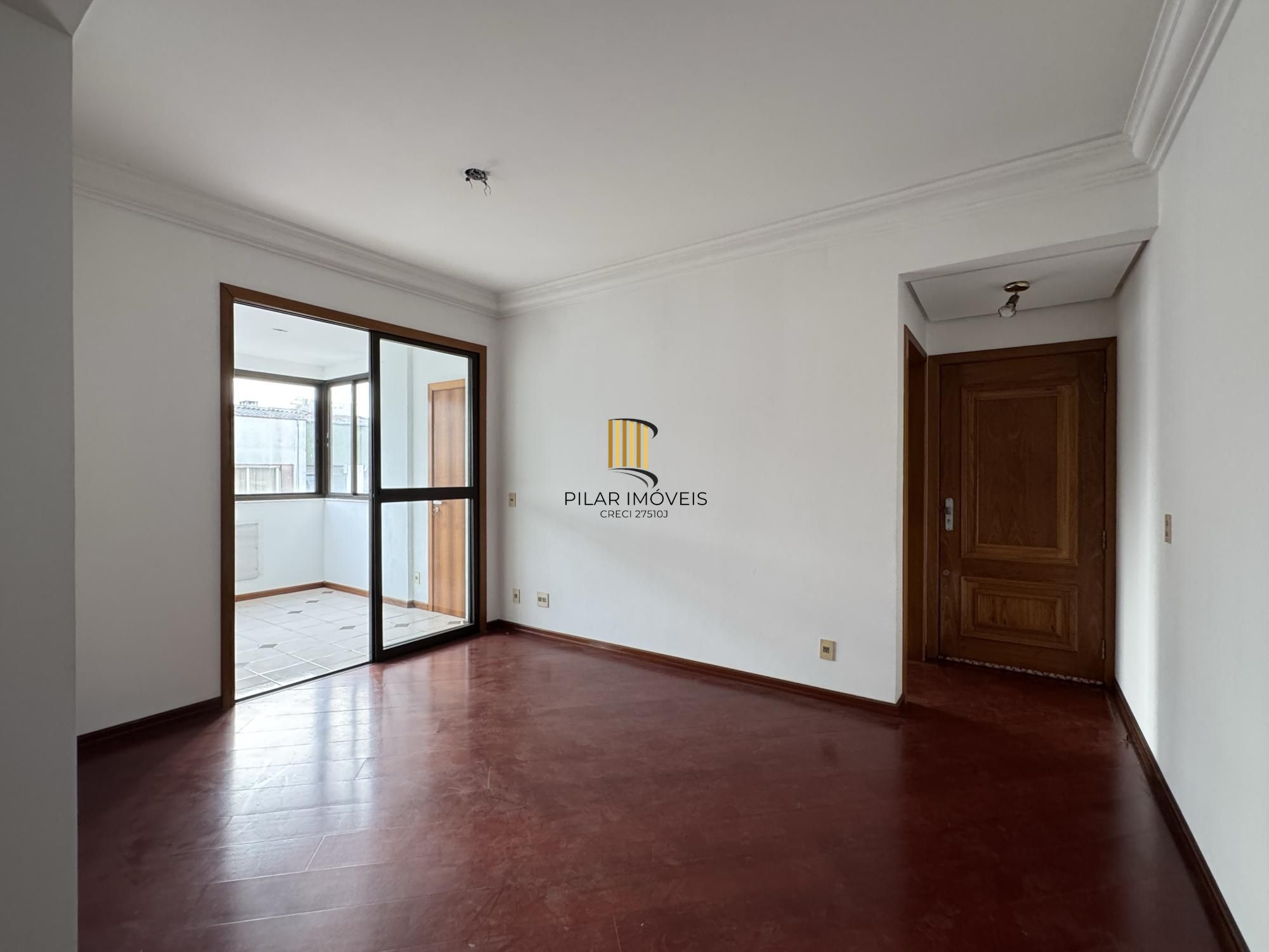 Apartamento 3 dormitórios com sacada, suíte e vaga de garagem no Menino Deus