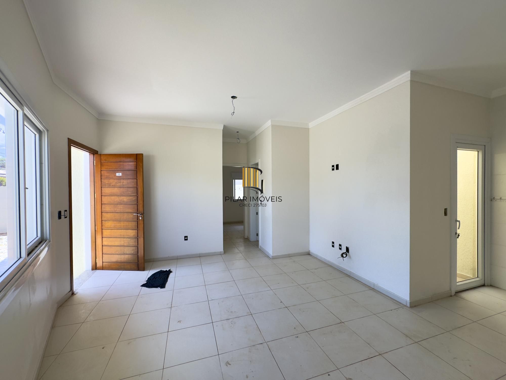 Casa em condomínio com 2 dormitórios, vaga de garagem e churrasqueira na Olaria