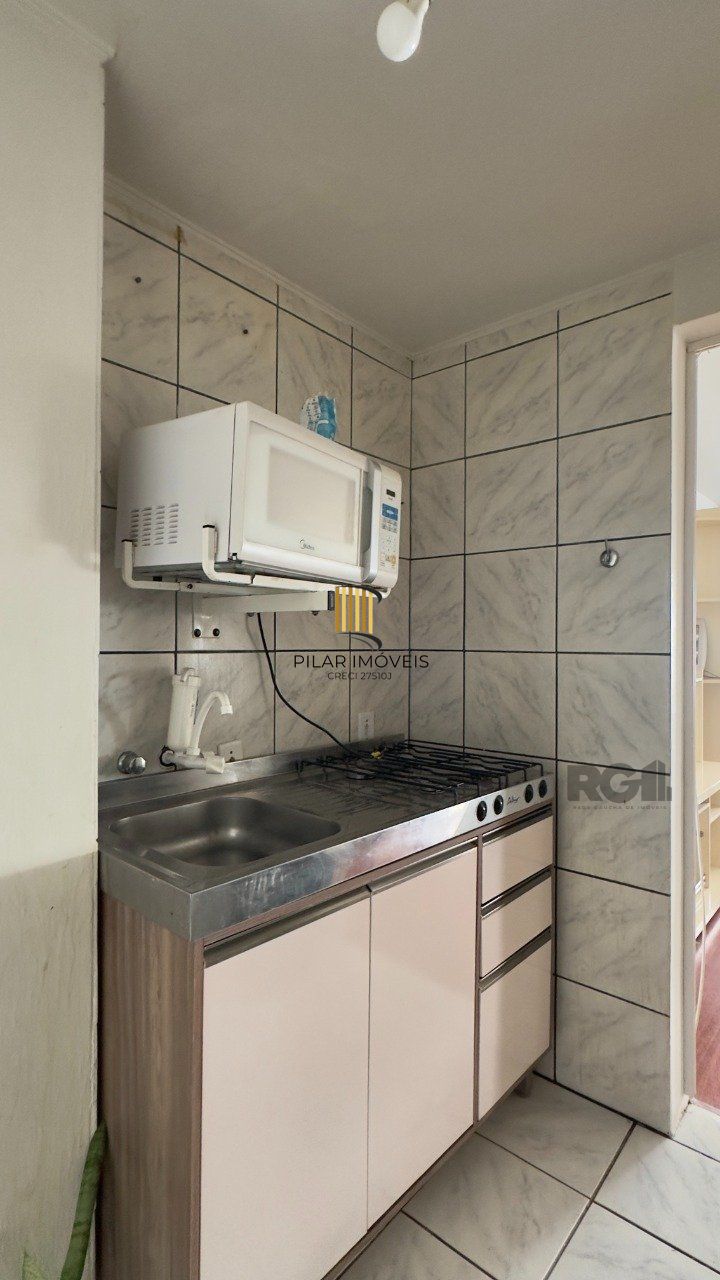 STUDIO MOBILIADO EM FLAT A POUCOS METROS DA ORLA DO GUAÍBA
