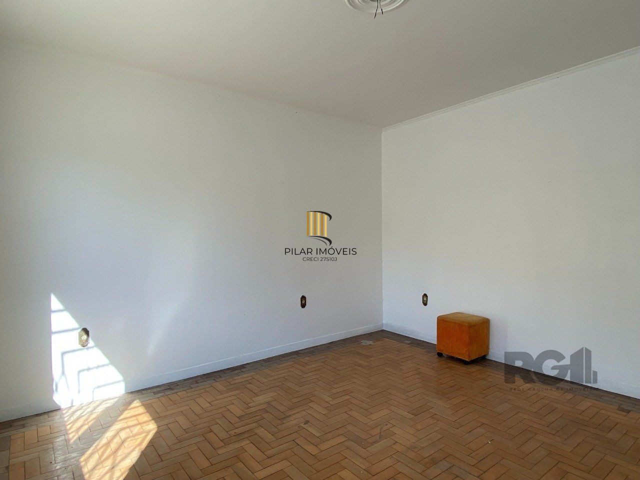 CASA COM 5 DORMITÓRIOS, ESPAÇO PARA FESTAS E PEÇAS AMPLAS PRÓXIMO AO IGUATEMI
