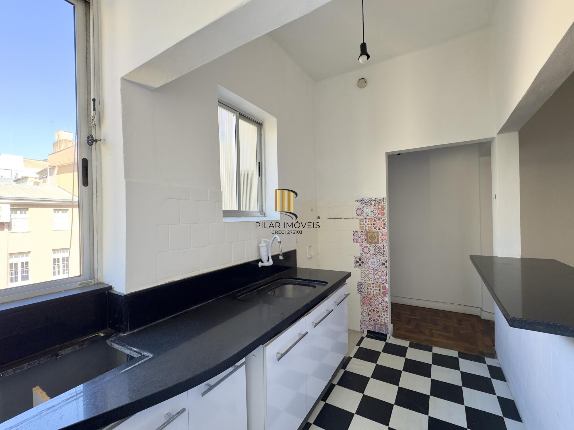 Apartamento 2 dormitórios super silencioso no Centro Histórico