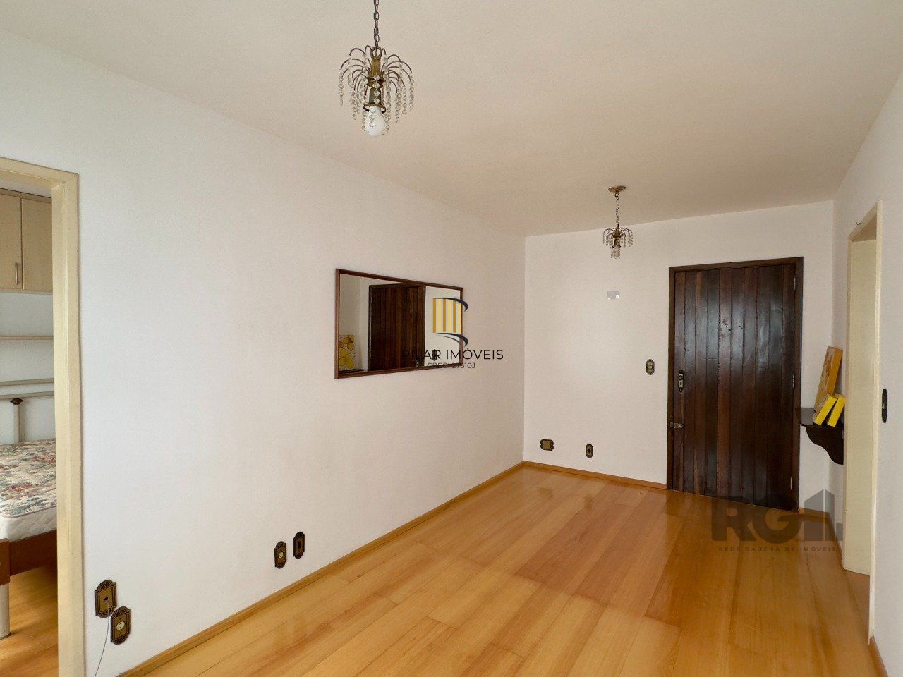 APARTAMENTO SEMIMOBILIADO COM ÓTIMA LOCALIZAÇÃO NO CENTRO HISTÓRICO