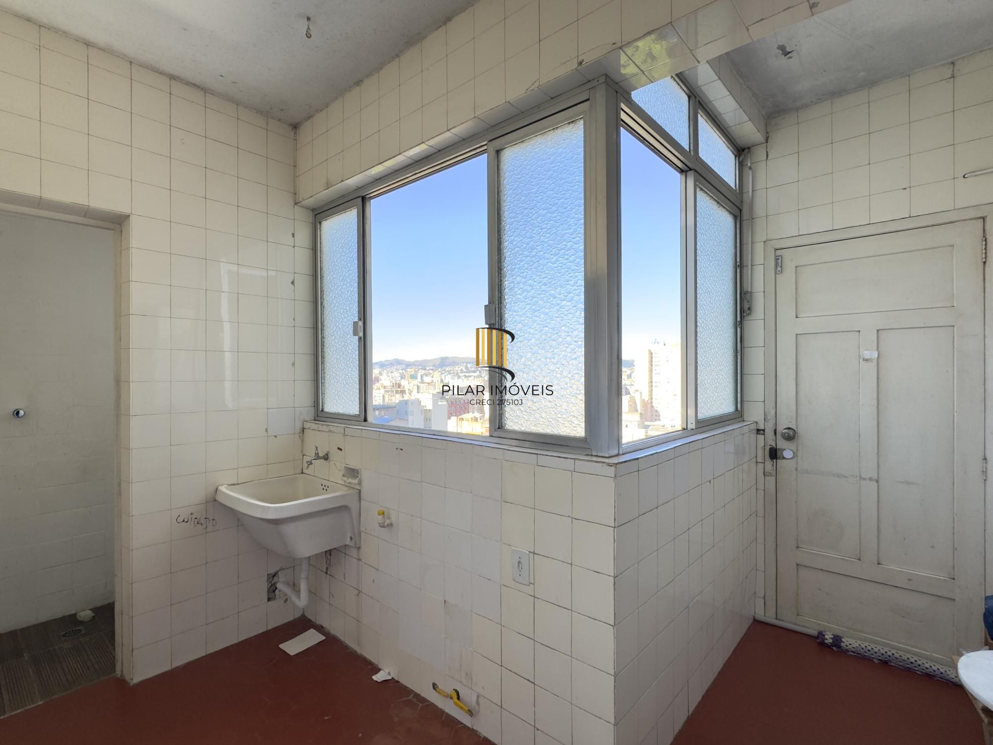 APARTAMENTO 3 DORMITÓRIOS COM LINDA VISTA DA CATEDRAL NO CENTRO HISTÓRICO
