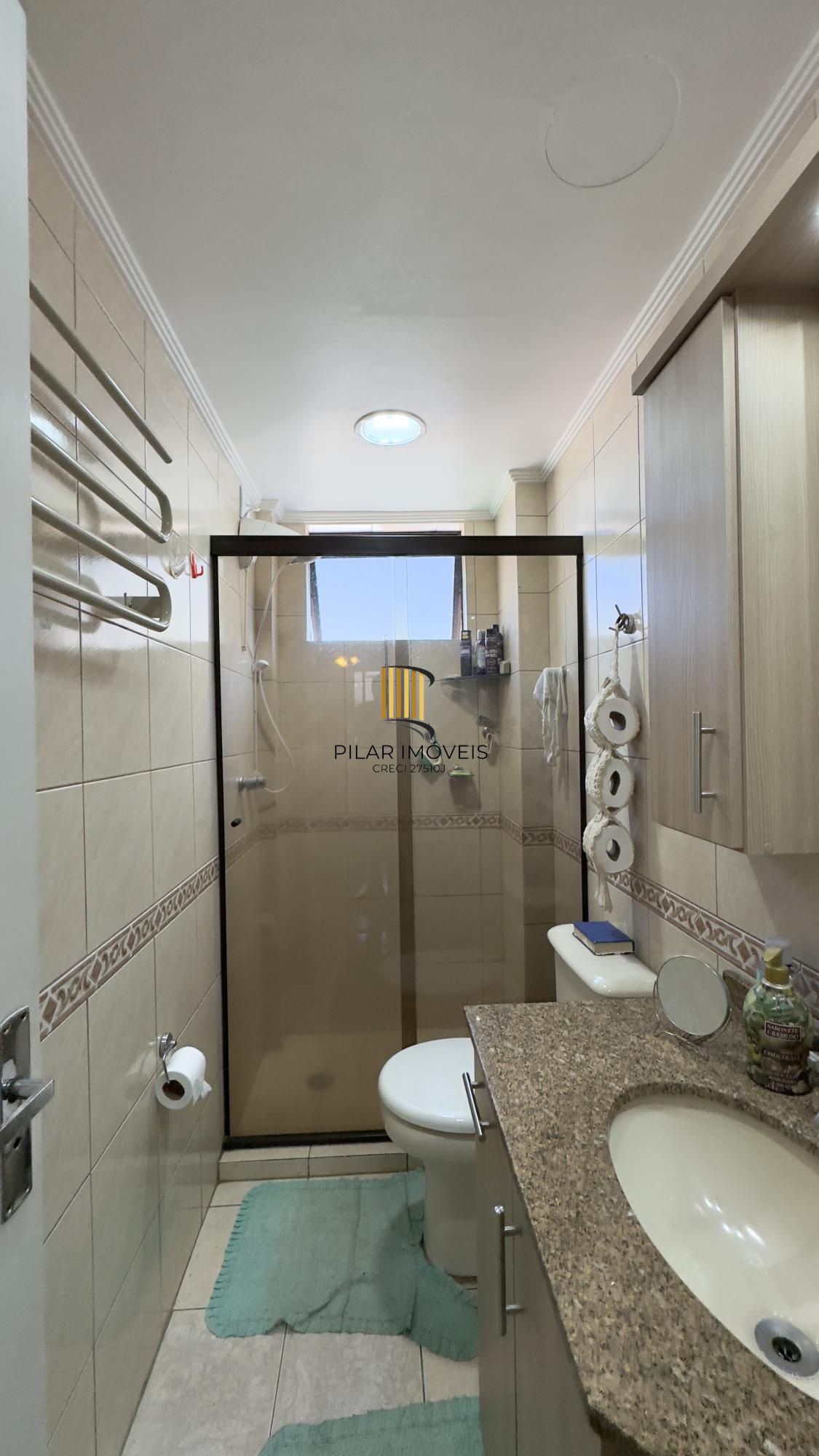 Apartamento semimobiliado 2 dormitórios com vaga de garagem no Centro Histórico