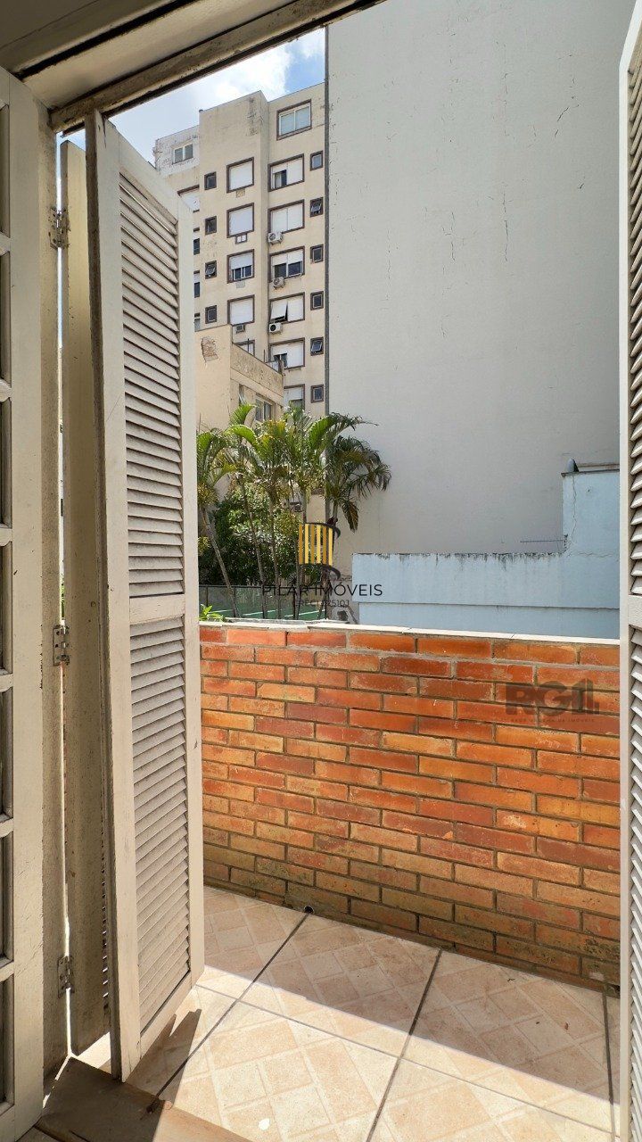 CASA COM 4 DORMITÓRIOS E PÁTIO COM CHURRASQUEIRA NO CENTRO HISTÓRICO