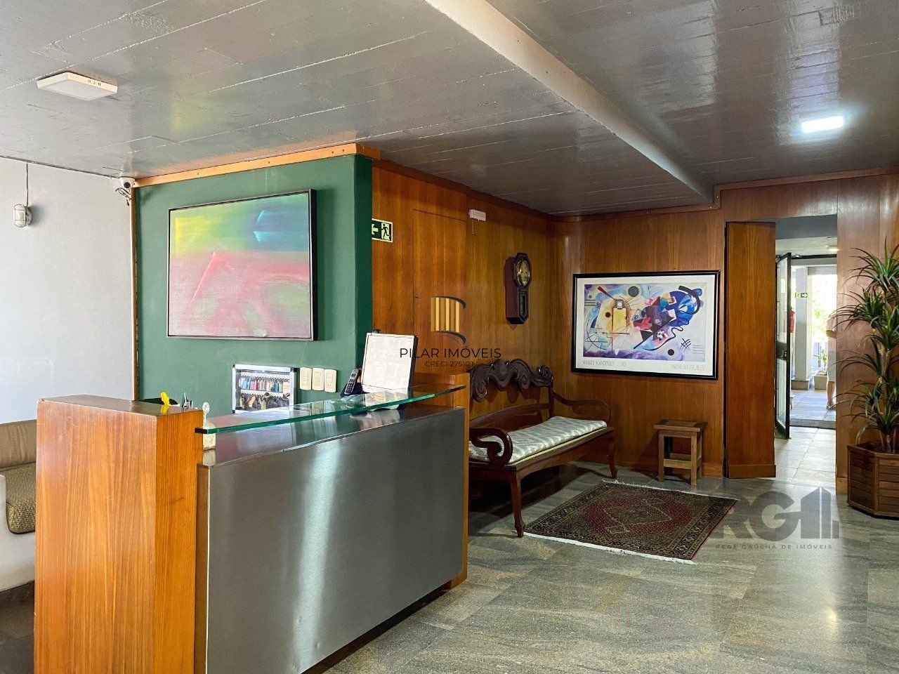 Apartamento com muito conforto e ótima iluminação no Moinhos de Vento