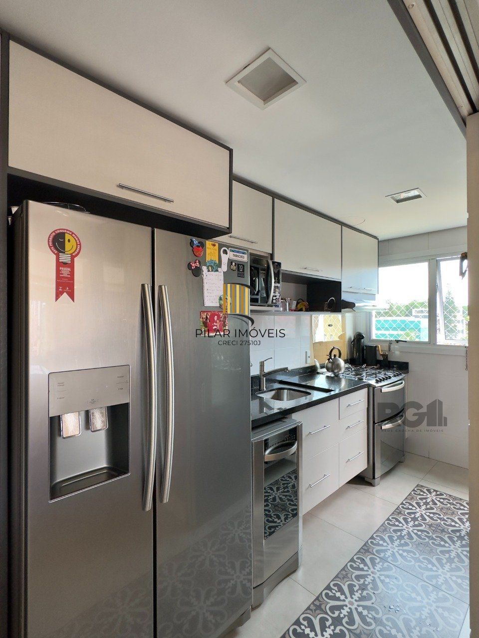 APARTAMENTO MOBILIADO COM PLANTA DIFERENCIADA E ÓTIMA LOCALIZAÇÃO