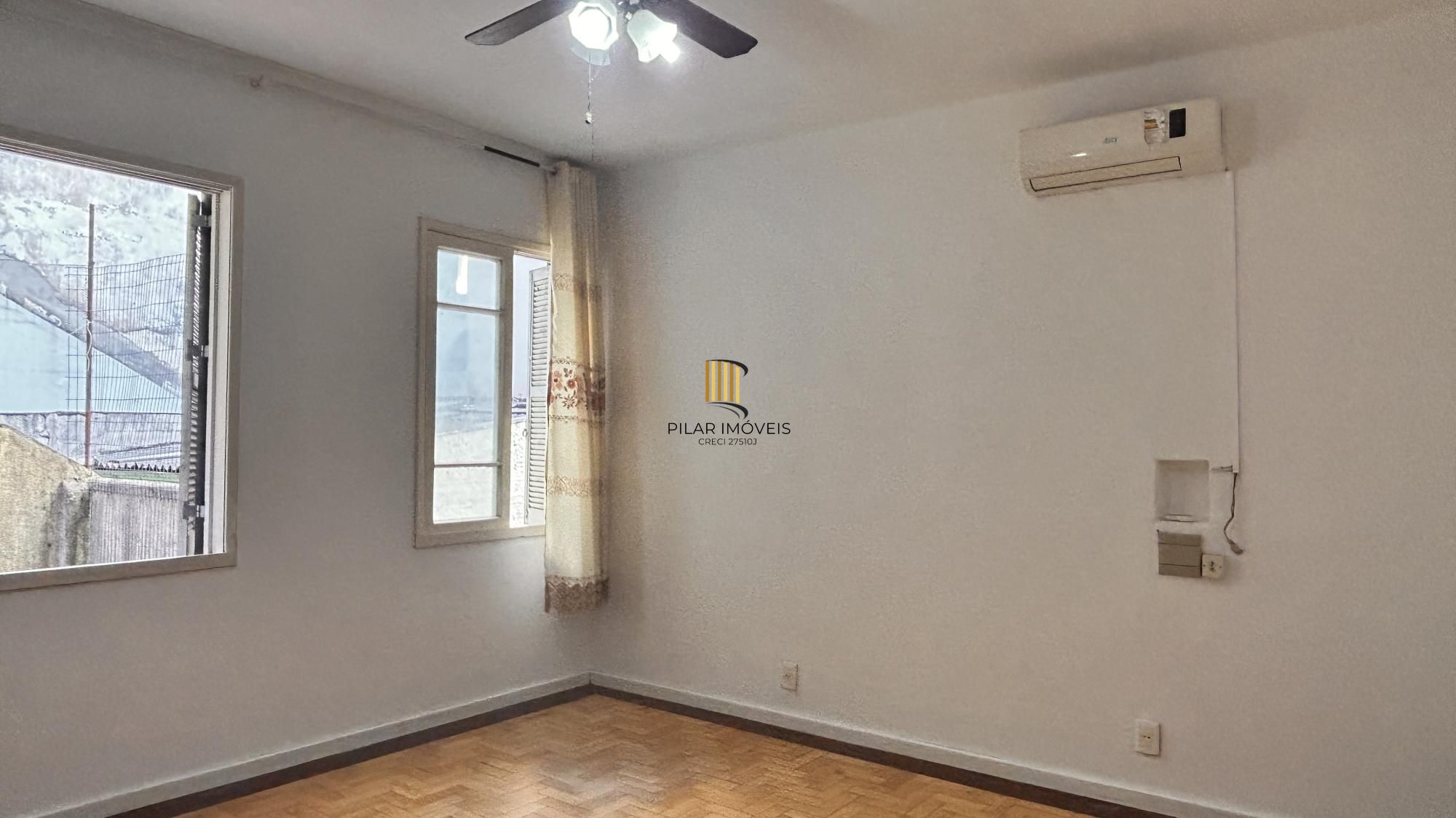 Apartamento 2 dormitórios com pátio