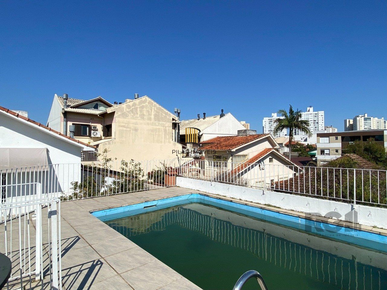 CASA COM 5 DORMITÓRIOS, ESPAÇO PARA FESTAS E PEÇAS AMPLAS PRÓXIMO AO IGUATEMI
