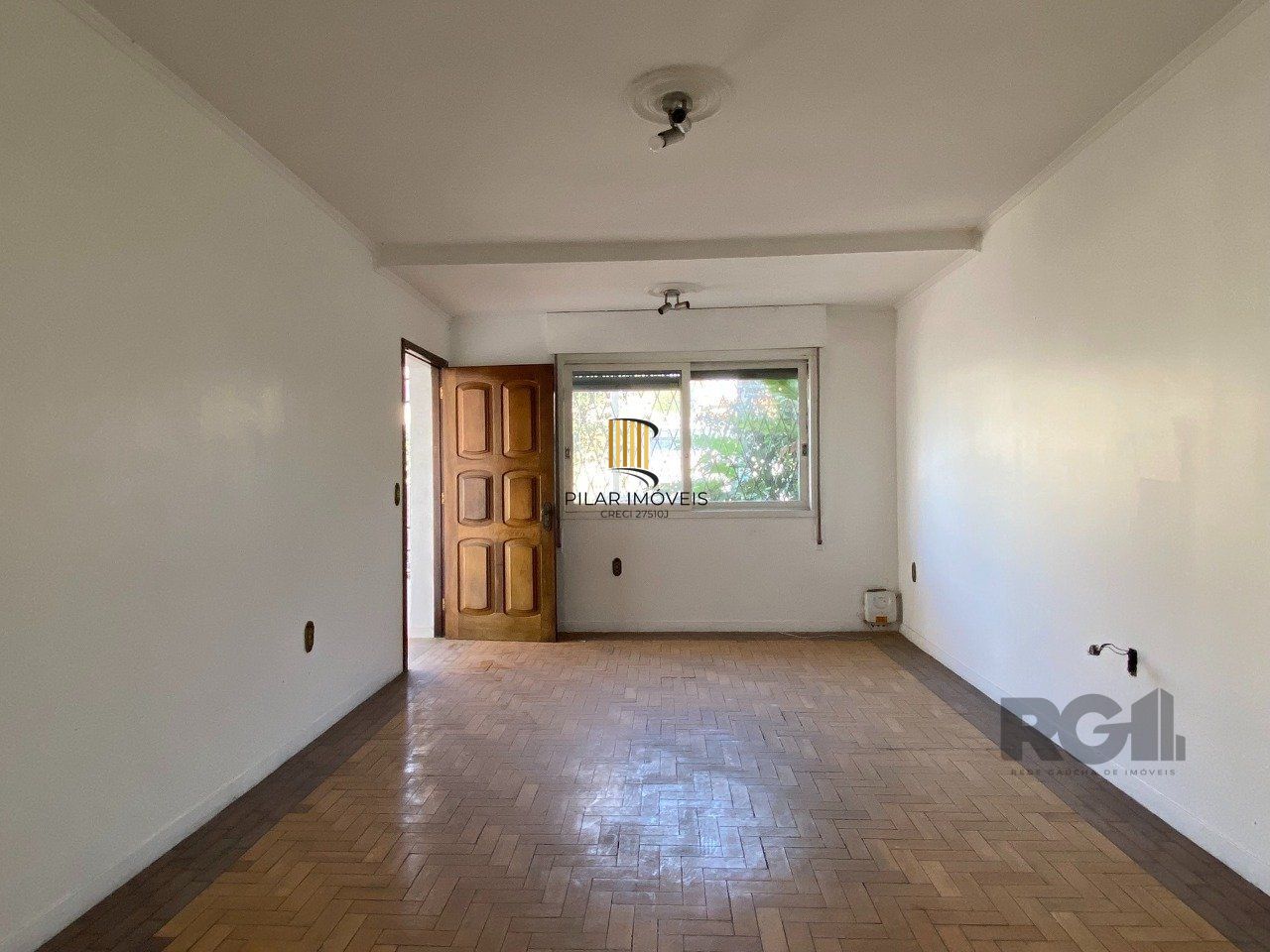 CASA COM 5 DORMITÓRIOS, ESPAÇO PARA FESTAS E PEÇAS AMPLAS PRÓXIMO AO IGUATEMI