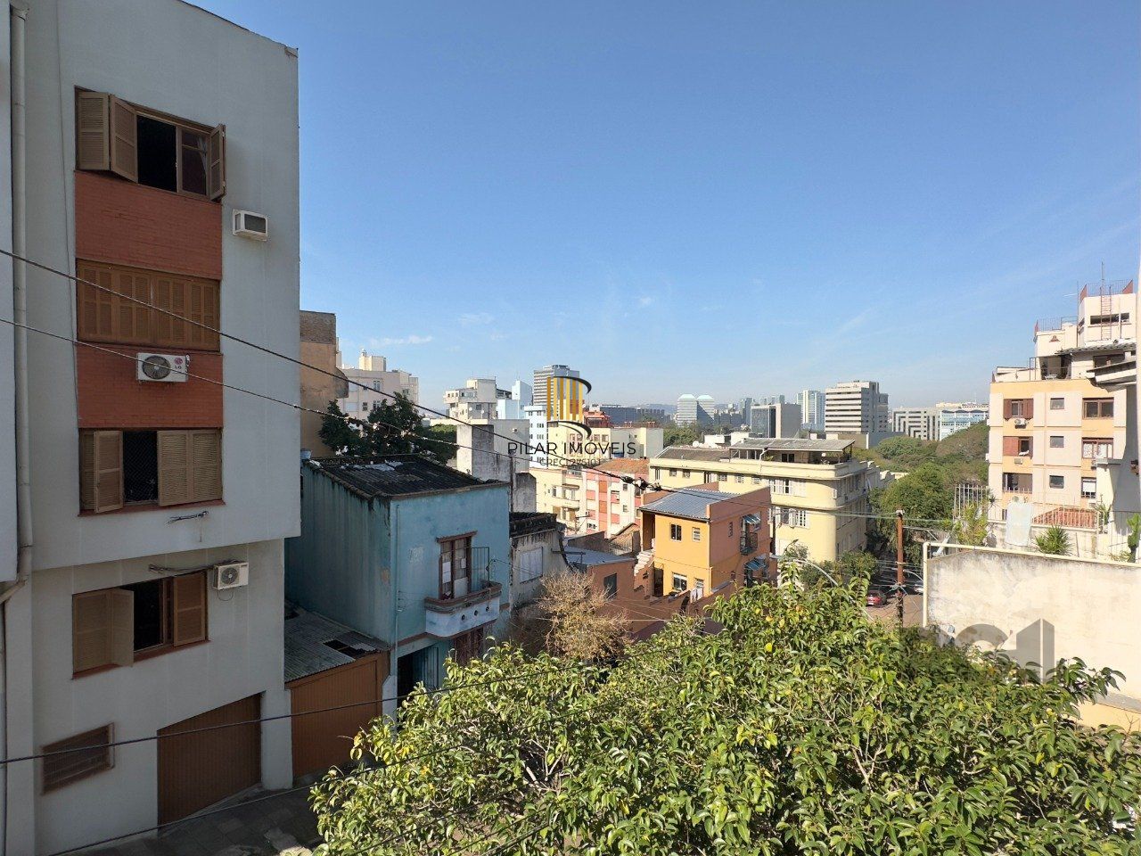 APARTAMENTO 2 DORMITÓRIOS, ENSOLARADO E LOCALIZADO NA PARTE ALTA DO CENTRO HISTÓRICO