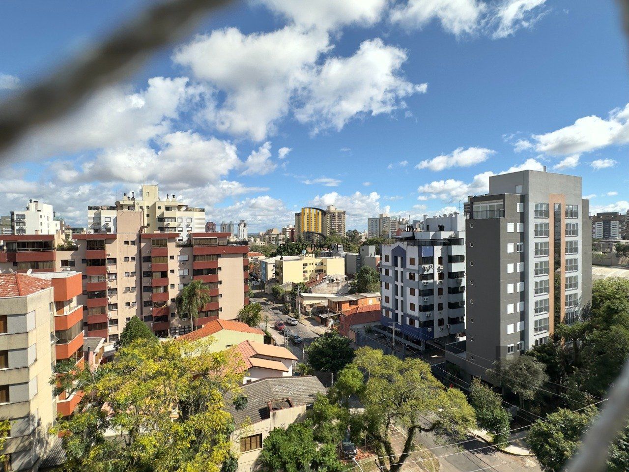 MARAVILHOSA COBERTURA COM VISTA DEFINIDA E MUITA CLARIDADE NO MENINO DEUS