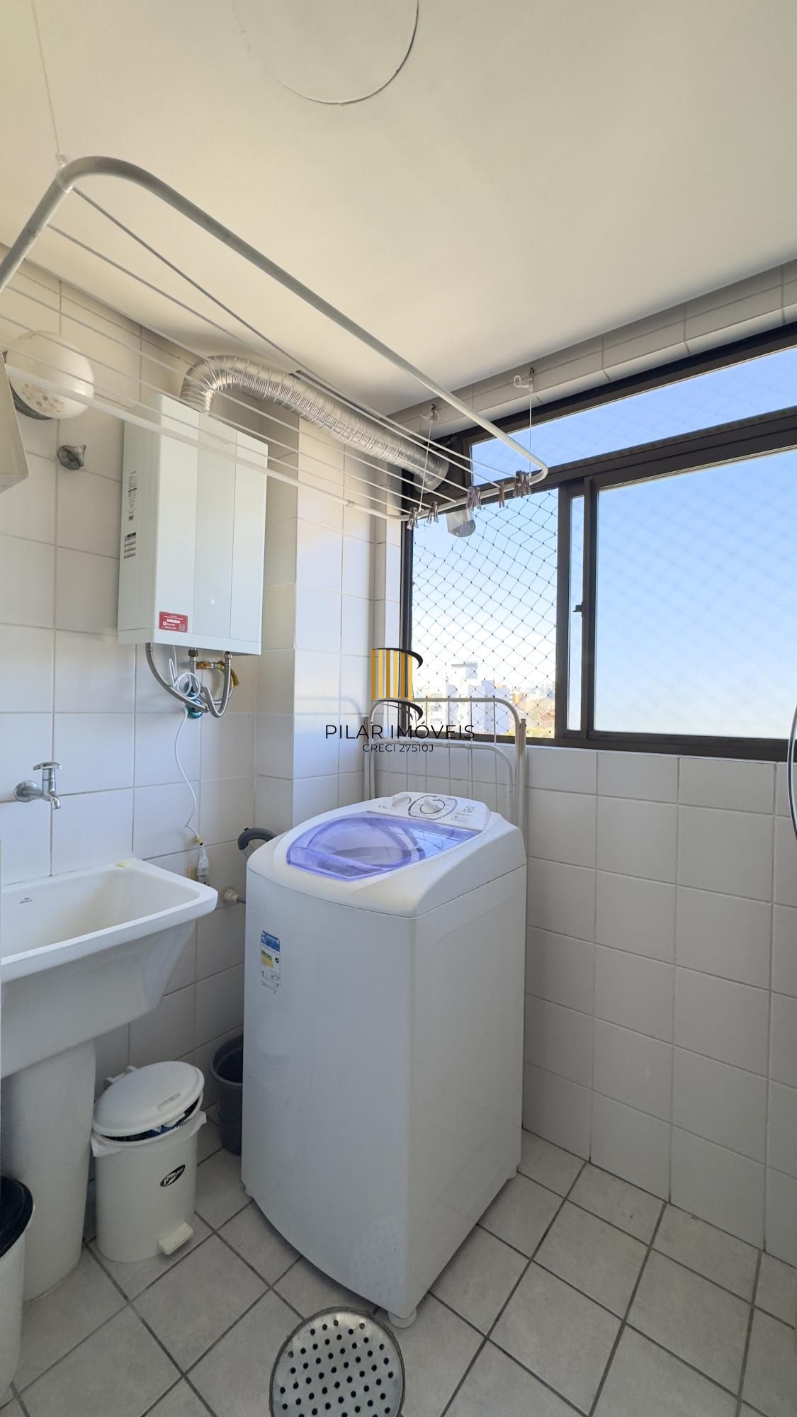 Apartamento 2 dormitórios, com lavabo e vaga de garagem na Cidade Baixa