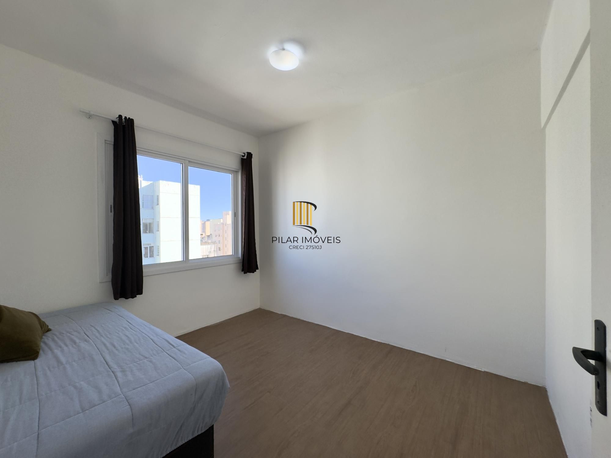 APARTAMENTO 2 DORMITÓRIOS REFORMADO COM LINDA VISTA NO CENTRO HISTÓRICO