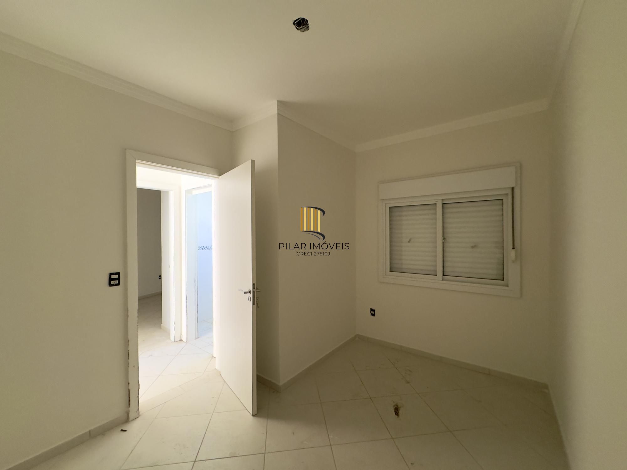 Casa em condomínio com 2 dormitórios, vaga de garagem e churrasqueira na Olaria