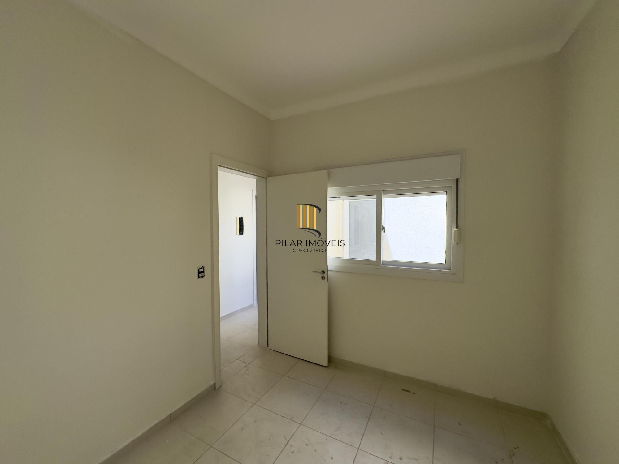 Casa em condomínio com 2 dormitórios, vaga de garagem e churrasqueira na Olaria