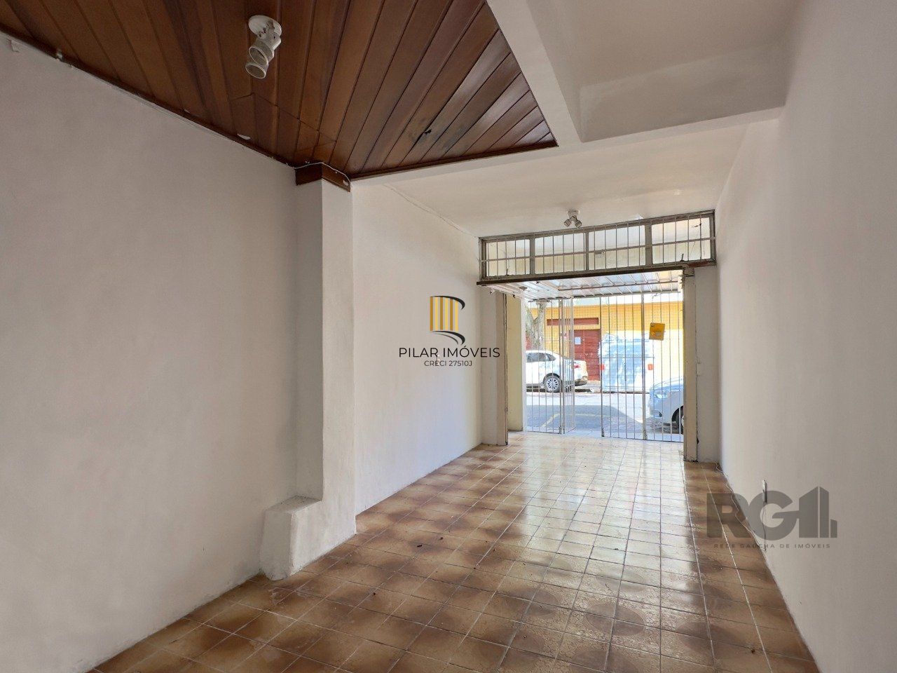 CASA COM 4 DORMITÓRIOS E PÁTIO COM CHURRASQUEIRA NO CENTRO HISTÓRICO