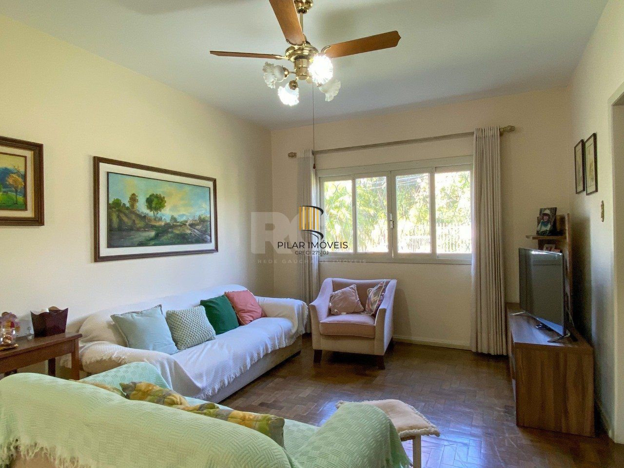 Casa com 4 dormitórios, no bairro Nossa Senhora das Graças em Canoas/RS