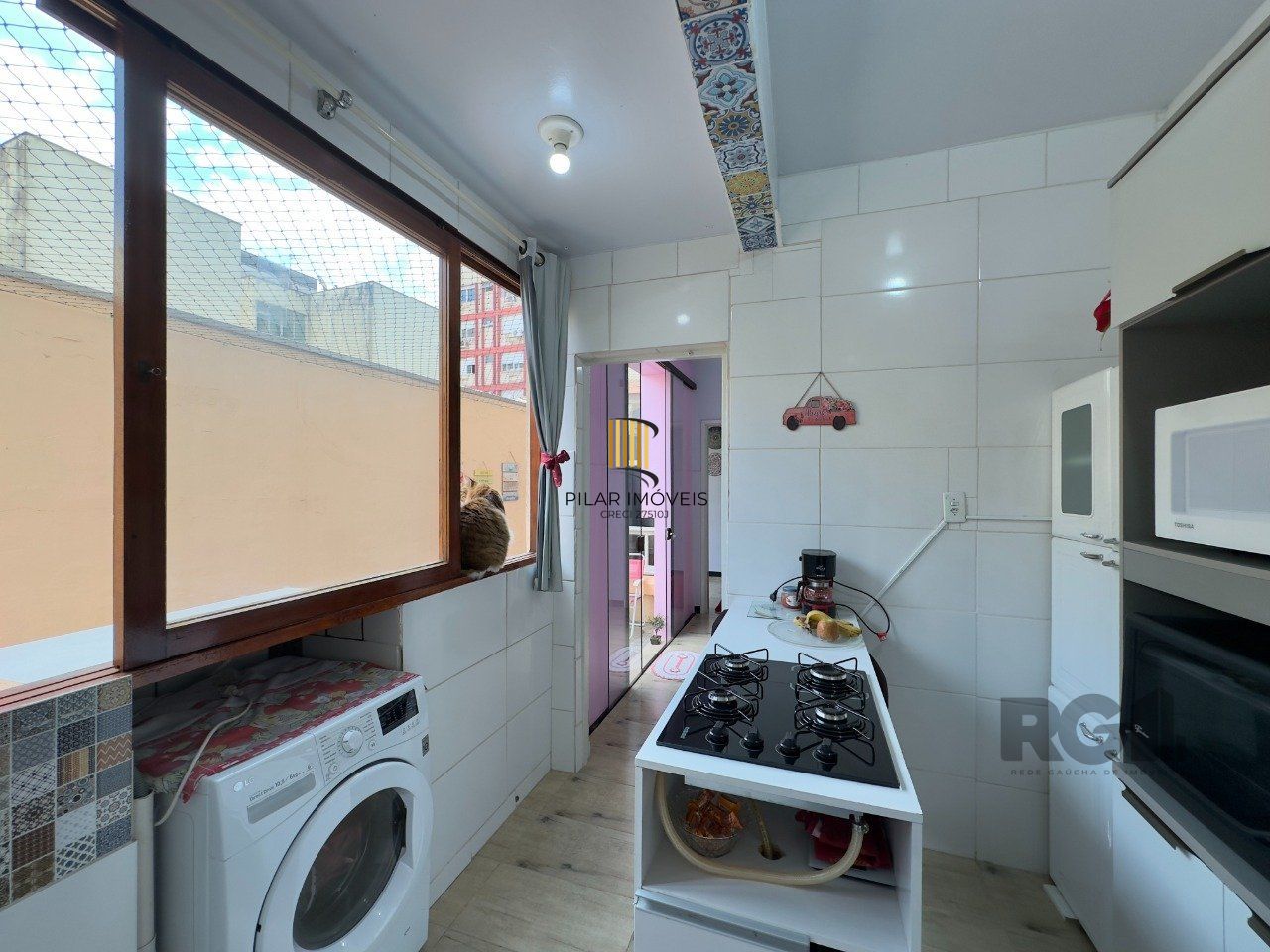 APARTAMENTO 1 DORMITÓRIO COM PÁTIO, DE FRENTE, PRÓXIMO À ORLA DO GUAÍBA NO CENTRO HISTÓRICO