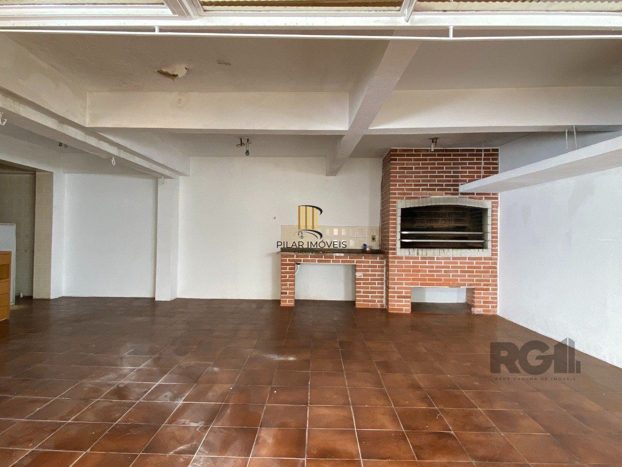 CASA COM 5 DORMITÓRIOS, ESPAÇO PARA FESTAS E PEÇAS AMPLAS PRÓXIMO AO IGUATEMI