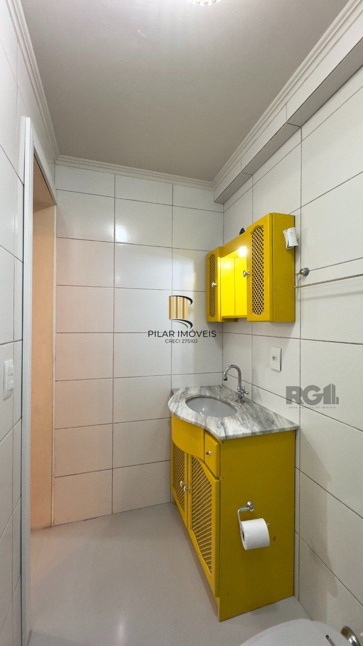 APARTAMENTO 2 DORMITÓRIOS SEMIMOBILIADO E REFORMADO NO CENTRO HISTÓRICO