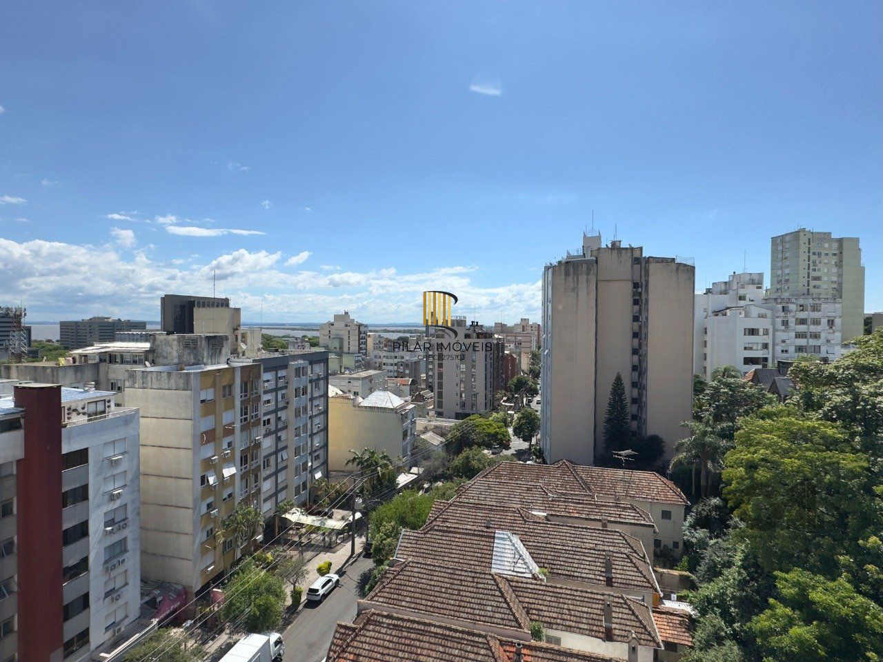 APARTAMENTO 1 DORMITÓRIO EM ANDAR ALTO COM VISTA PARA GUAÍBA NO CENTRO HISTÓRICO