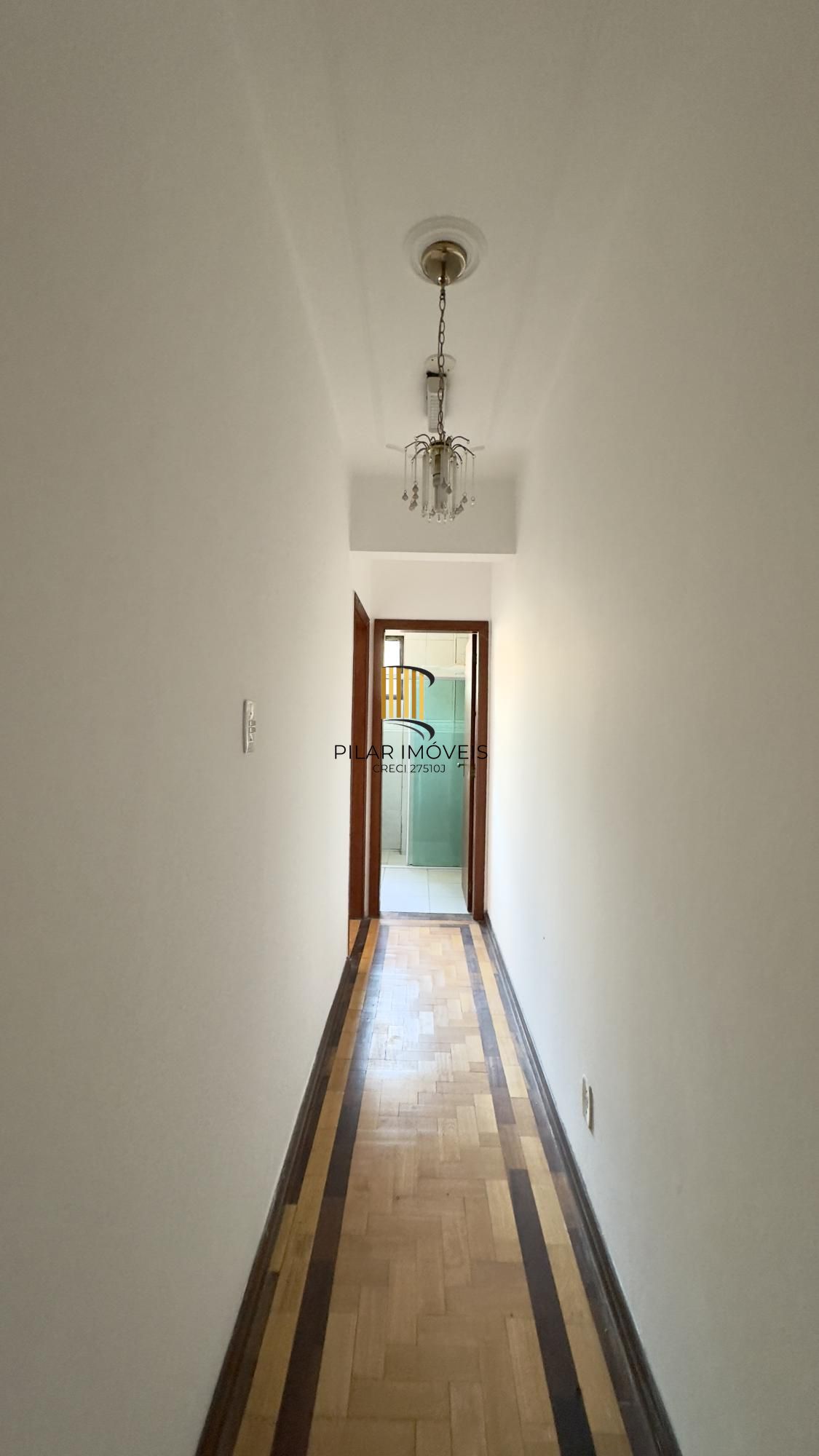 APARTAMENTO 2 DORMITÓRIOS TOTALMENTE REFORMADO NO CENTRO HISTÓRICO