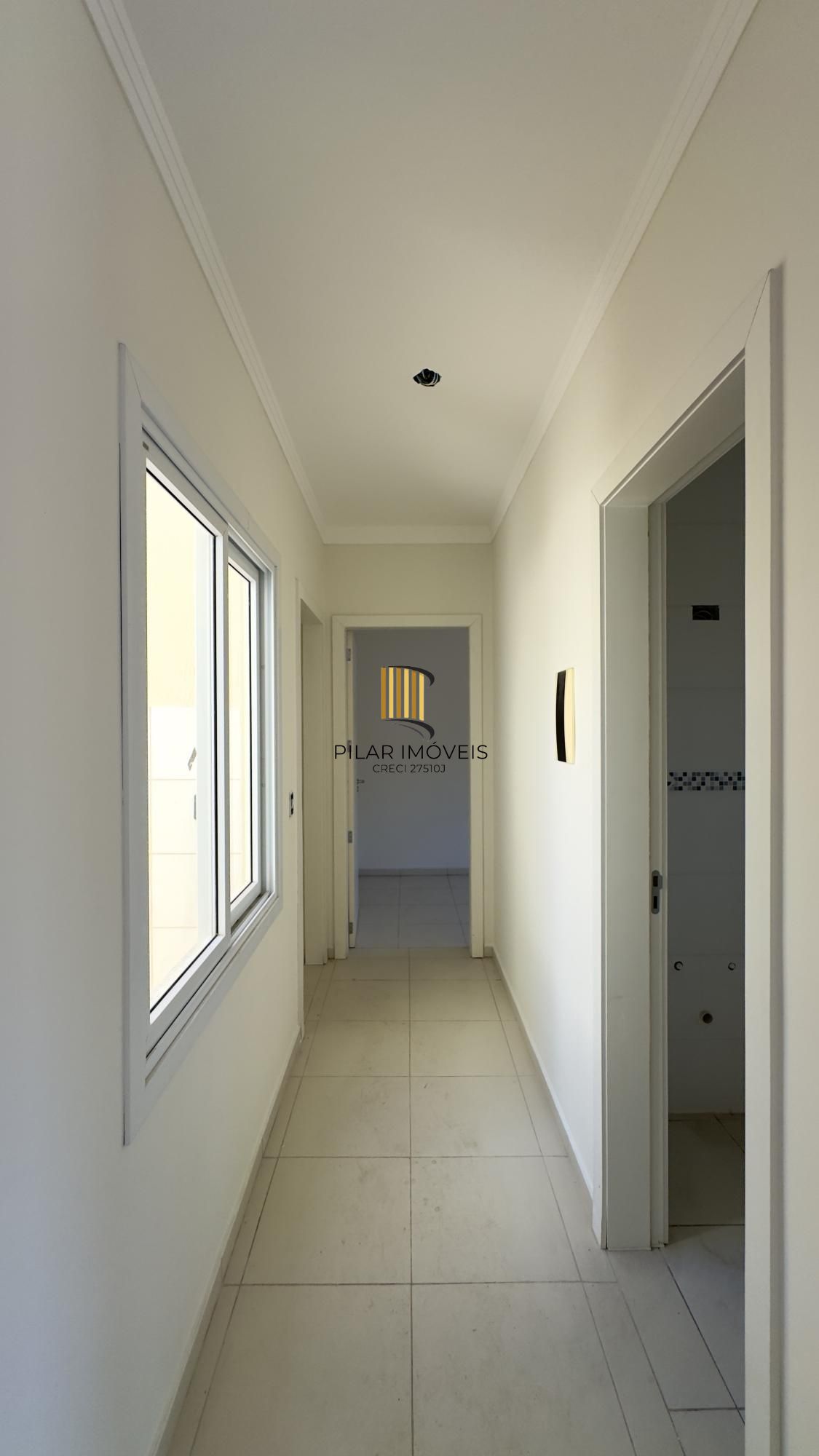 Casa em condomínio com 2 dormitórios, vaga de garagem e churrasqueira na Olaria