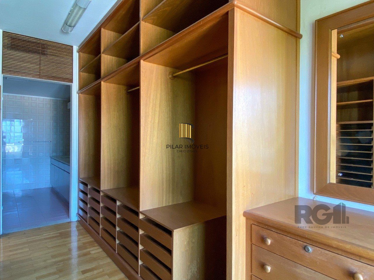 Apartamento com muito conforto e ótima iluminação no Moinhos de Vento