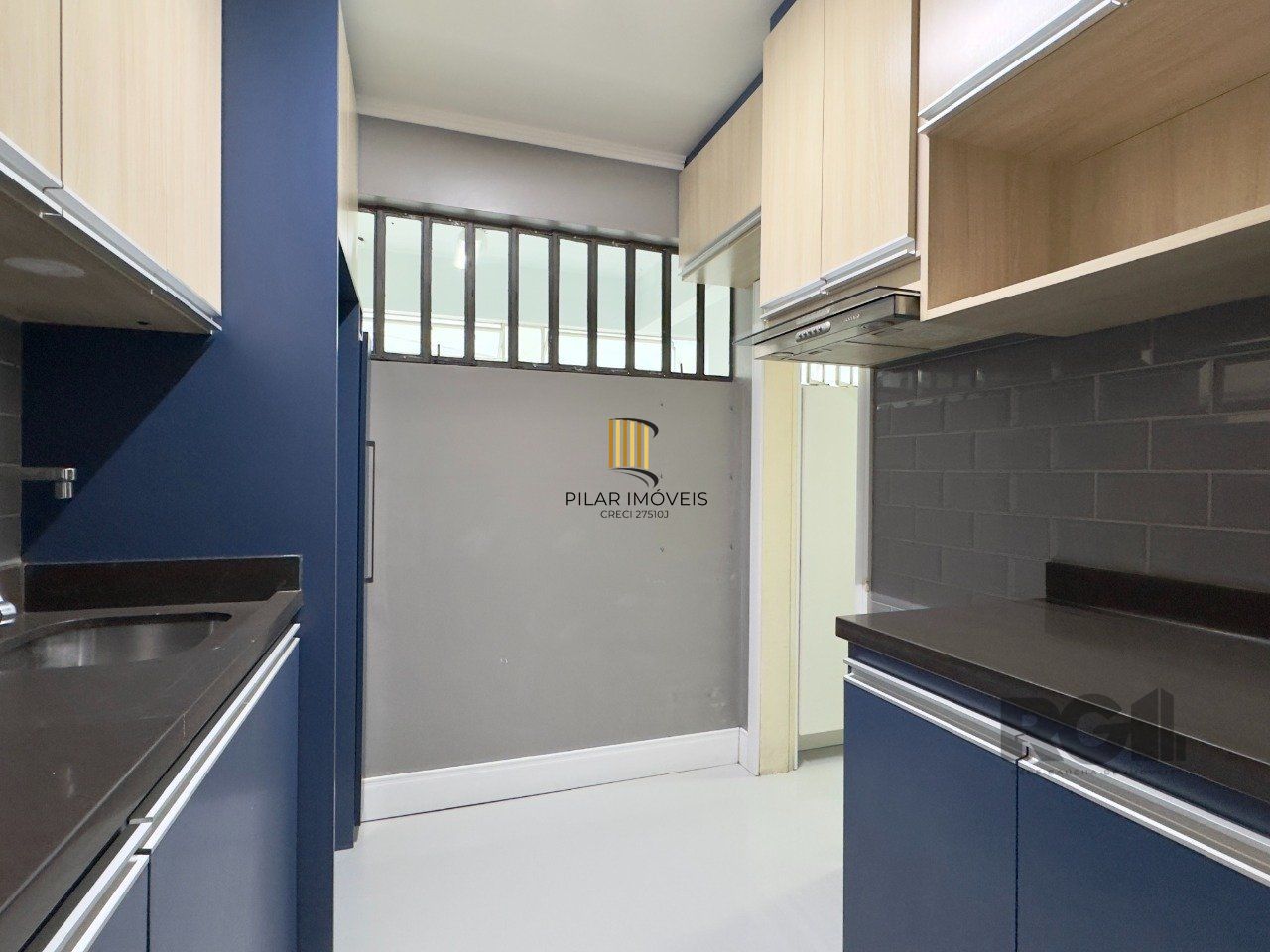 APARTAMENTO 2 DORMITÓRIOS SEMIMOBILIADO E REFORMADO NO CENTRO HISTÓRICO