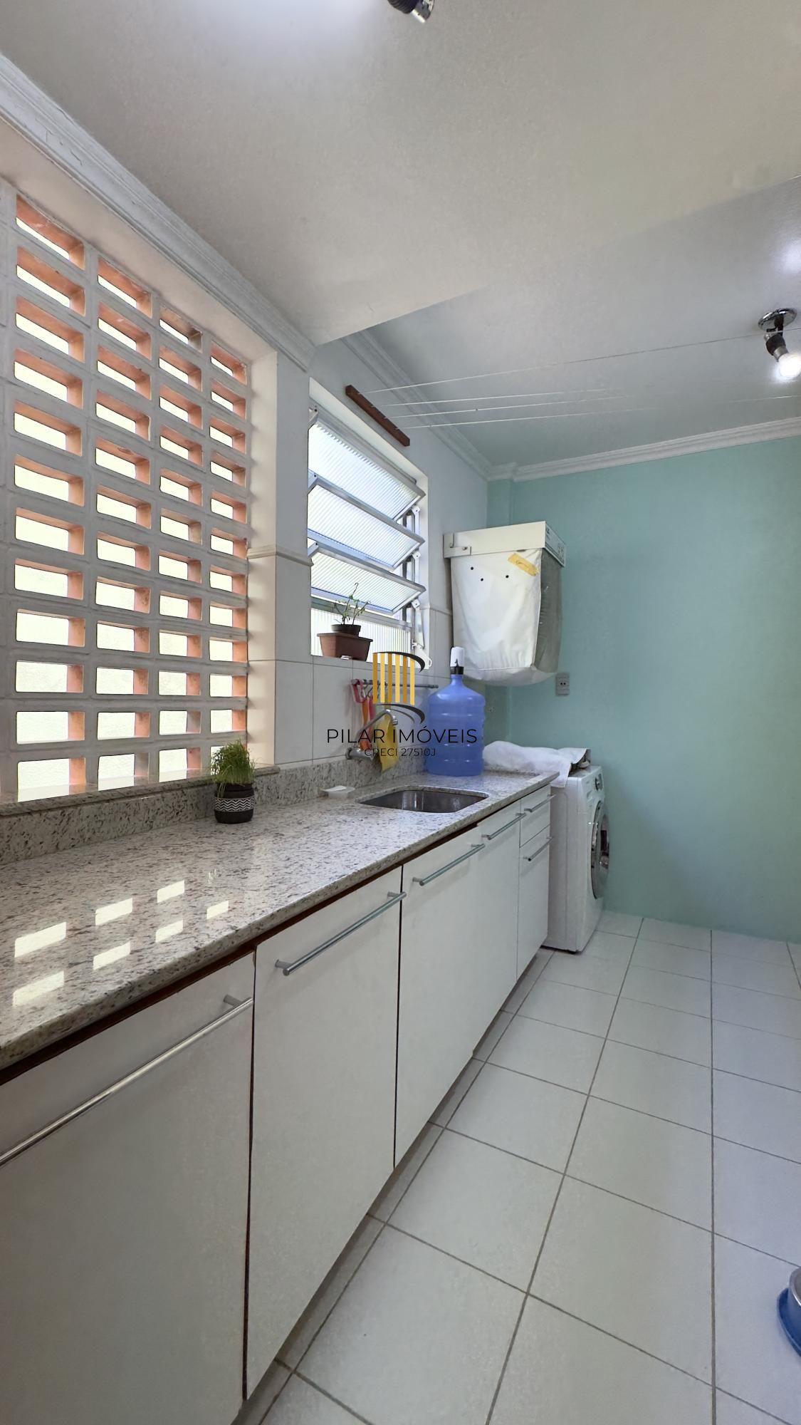 APARTAMENTO 2 DORMITÓRIOS SUPER CHARMOSO NO BAIRRO CENTRO HISTÓRICO