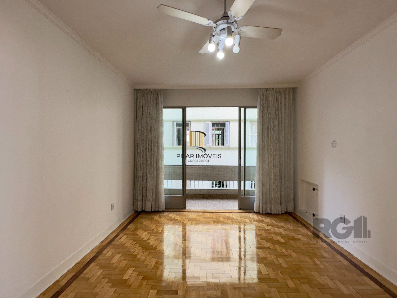 SUPER APARTAMENTO REFORMADO DE 3 DORMITÓRIOS EM ÓTIMA LOCALIZAÇÃO NA DUQUE