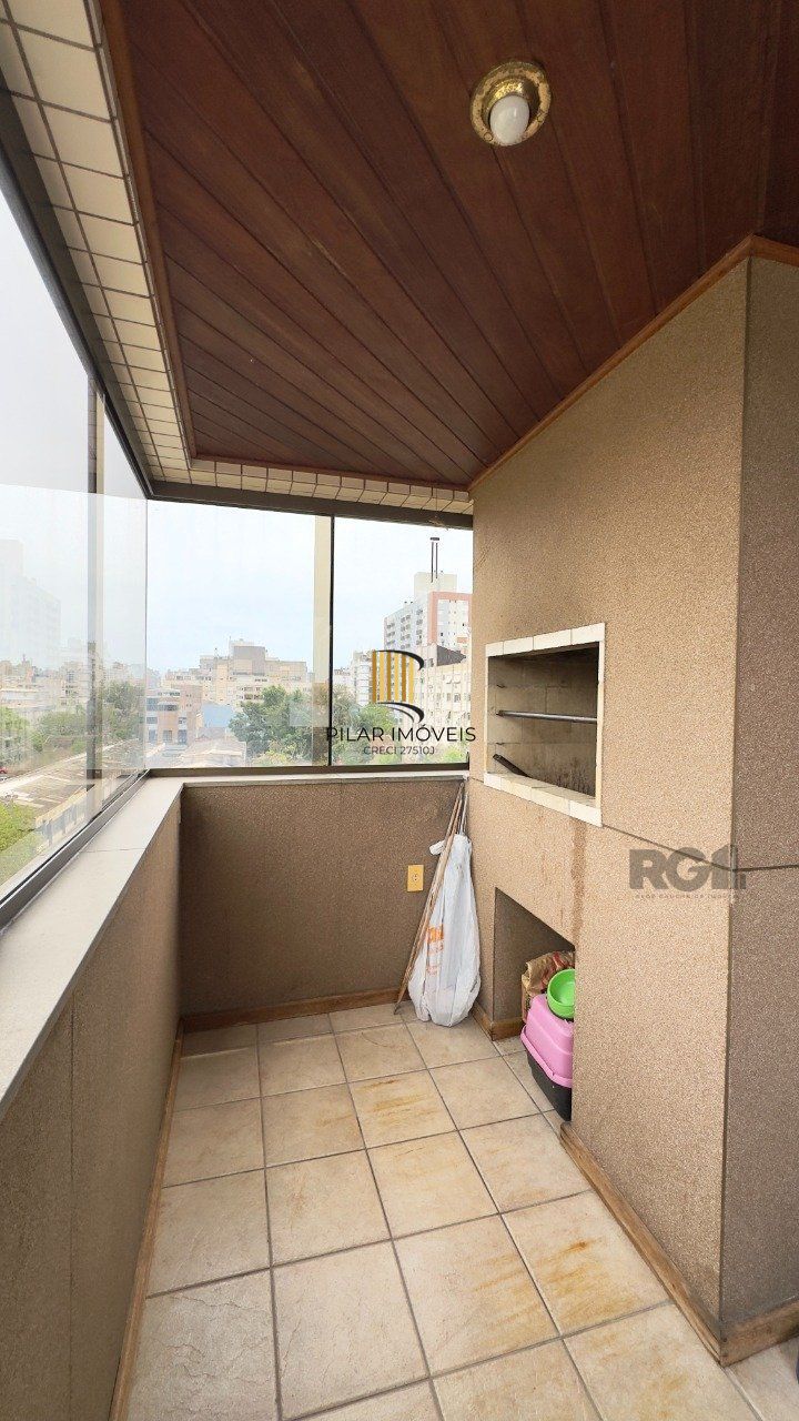 APARTAMENTO MOBILIADO DE 96M² COM 3 DORMITÓRIOS, SUÍTE E VAGA DE GARAGEM NO MENINO DEUS