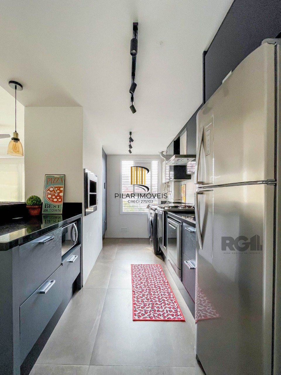 APARTAMENTO MOBILIADO 70M² DE 2 DORMITÓRIOS E 1 VAGA - BAIRRO MENINO DEUS