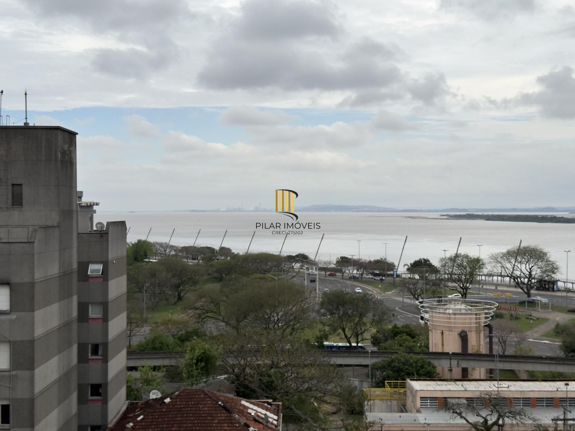 Apartamento 2 dormitório com dependência e vaga de garagem no Centro Histórico