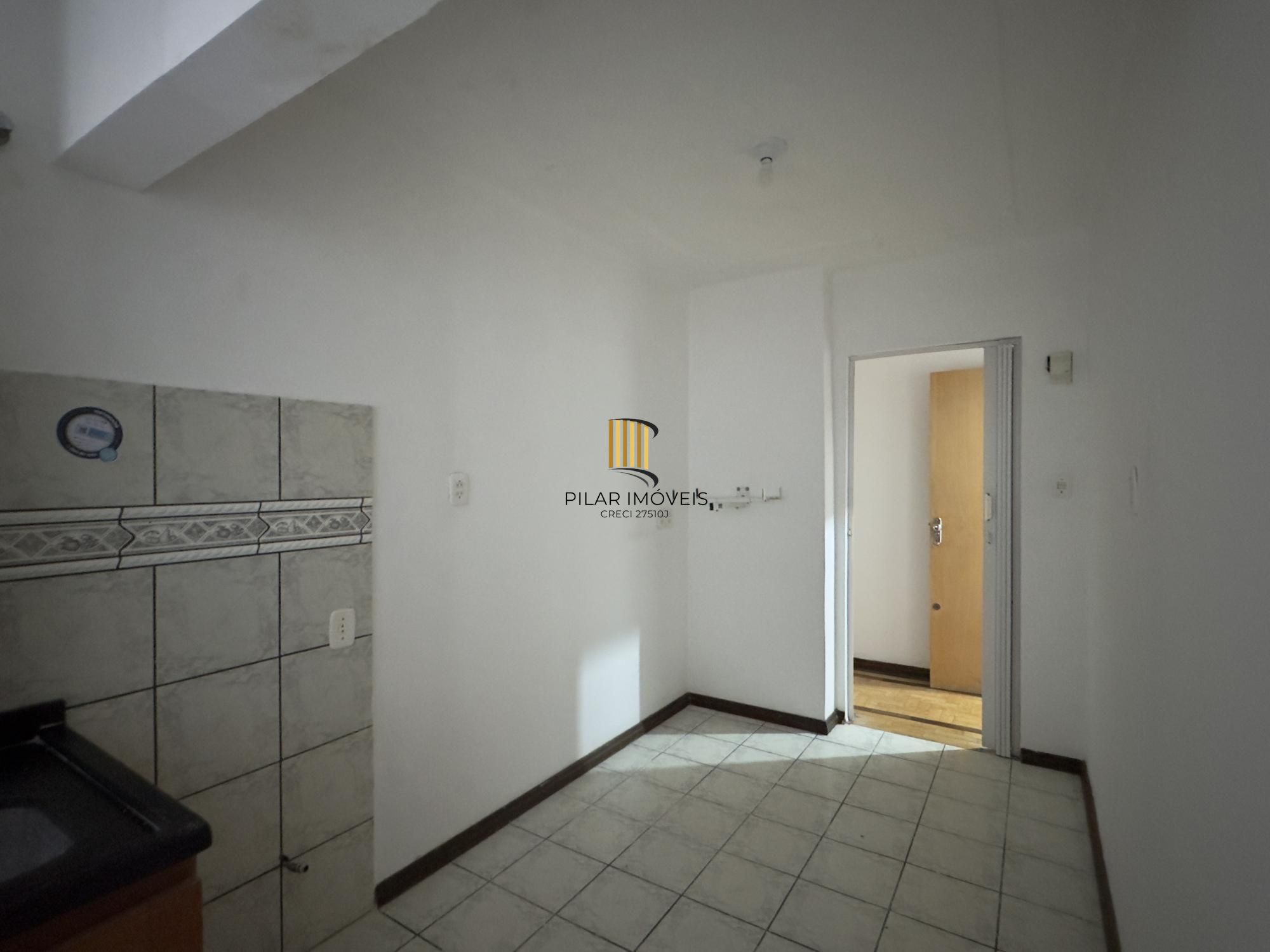 APARTAMENTO 2 DORMITÓRIOS TOTALMENTE REFORMADO NO CENTRO HISTÓRICO