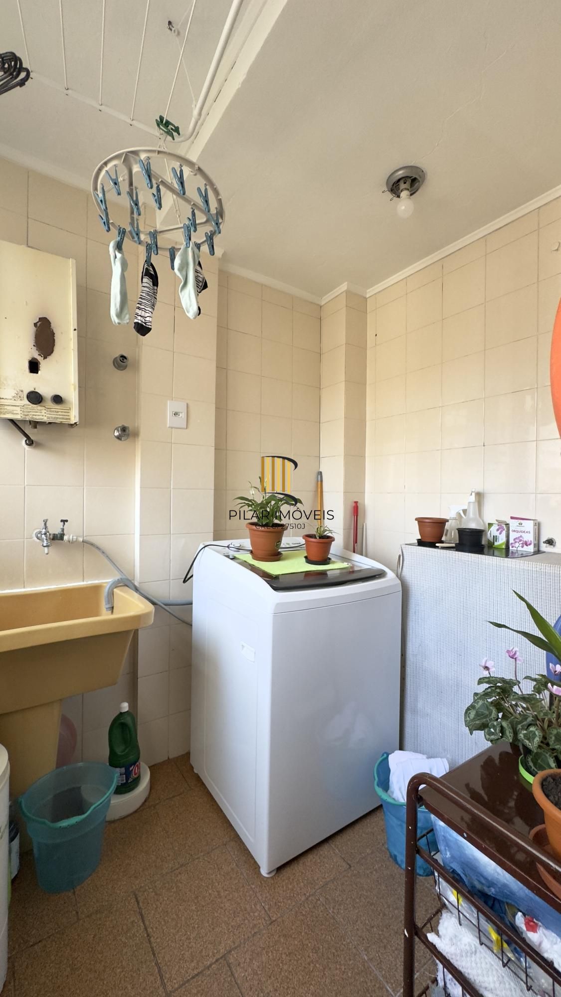 APARTAMENTO 2 DORMITÓRIOS COM PEÇAS AMPLAS NO CENTRO HISTÓRICO