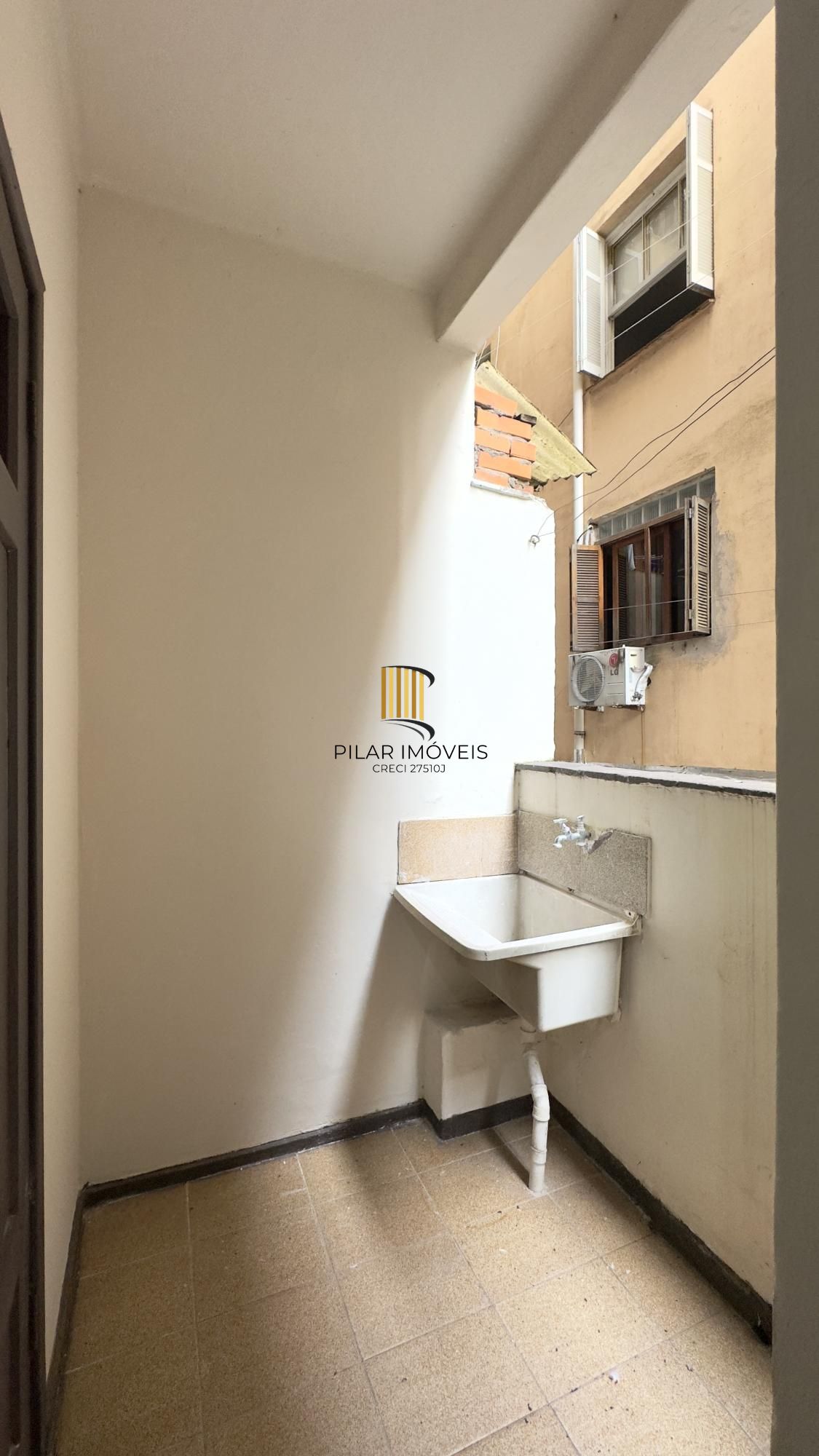 Apartamento de 62m², 2 dormitórios com banheiro auxiliar no Centro Histórico