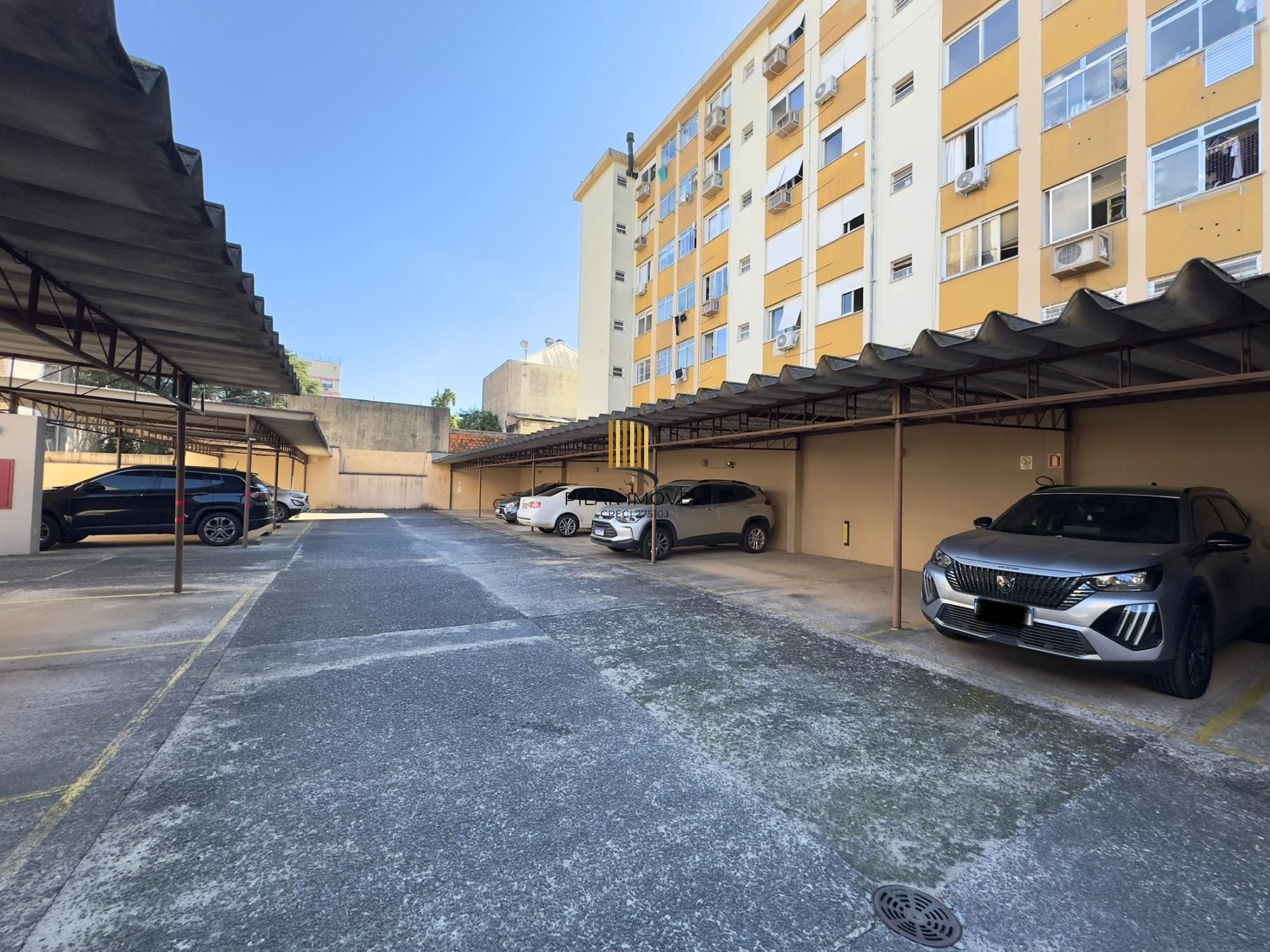 Apartamento 2 dormitórios, com lavabo e vaga de garagem na Cidade Baixa