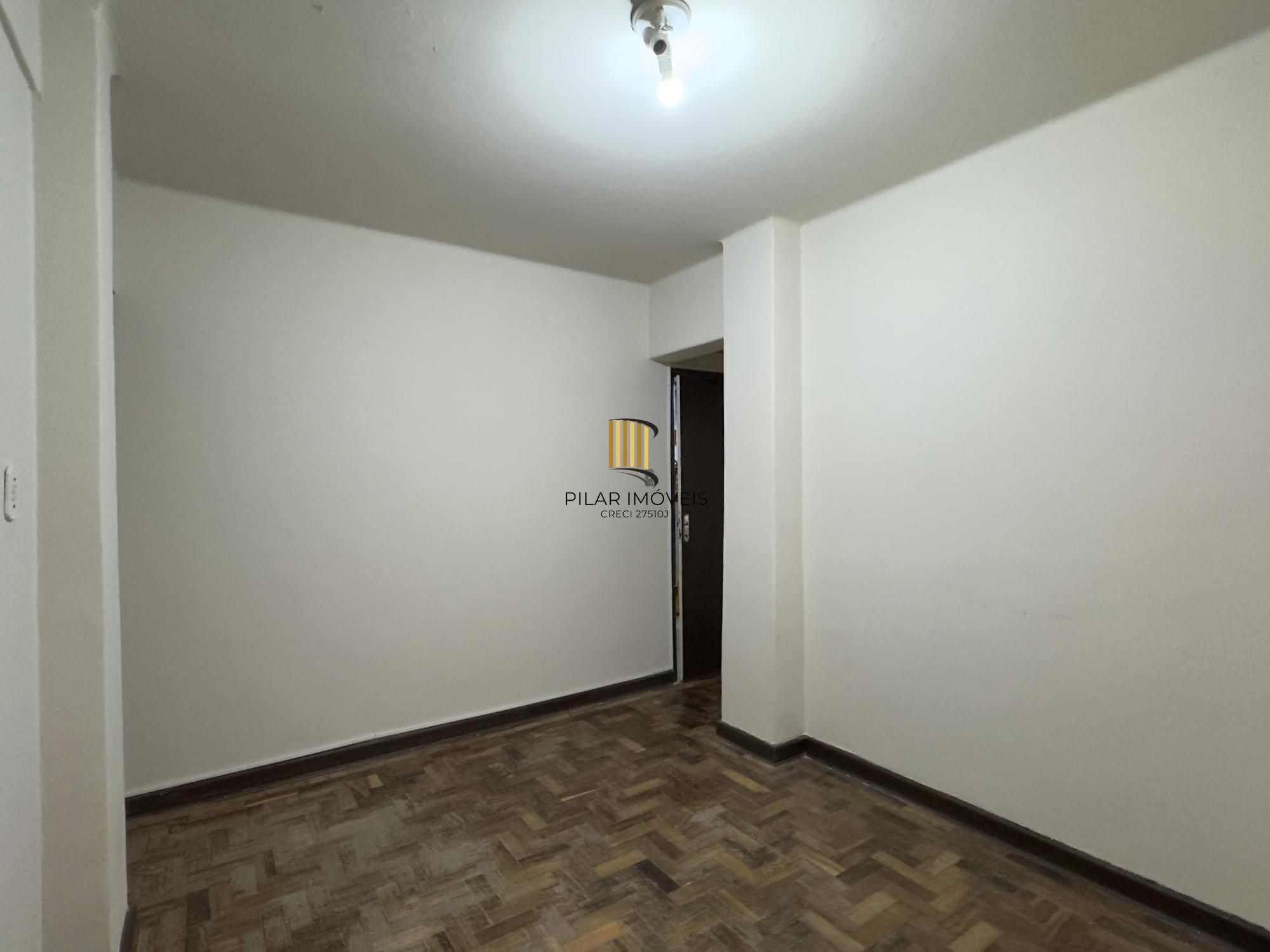 Apartamento de 62m², 2 dormitórios com banheiro auxiliar no Centro Histórico