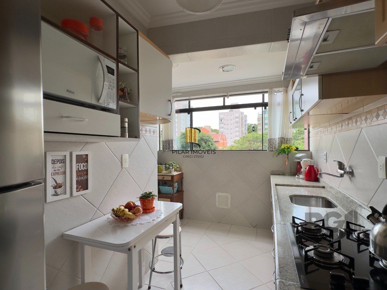 APARTAMENTO 2 DORMITÓRIOS, DE FRENTE, COM VAGA DE GARAGEM NO JARDIM BOTÂNICO