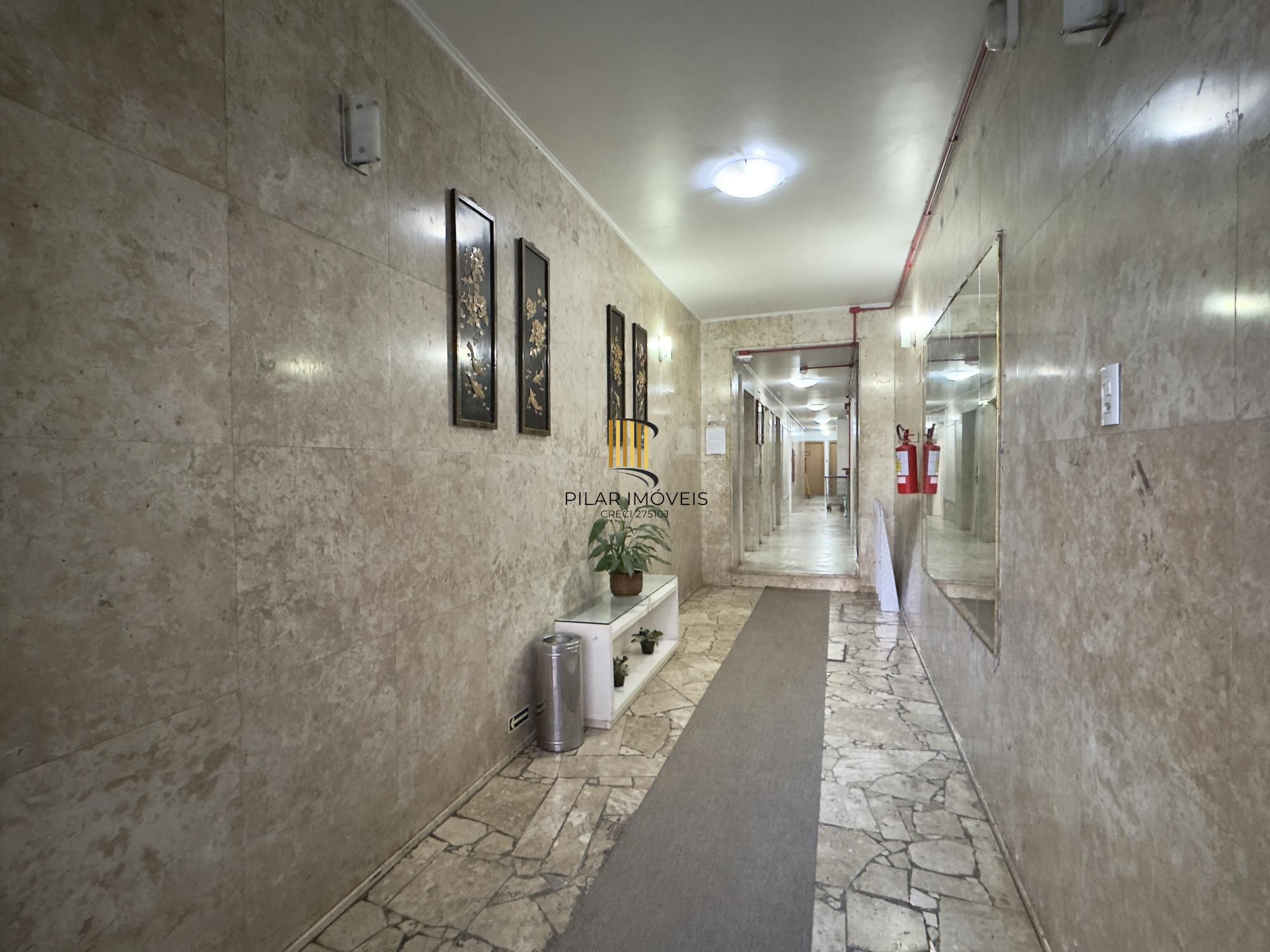 APARTAMENTO 2 DORMITÓRIOS TOTALMENTE REFORMADO NO CENTRO HISTÓRICO