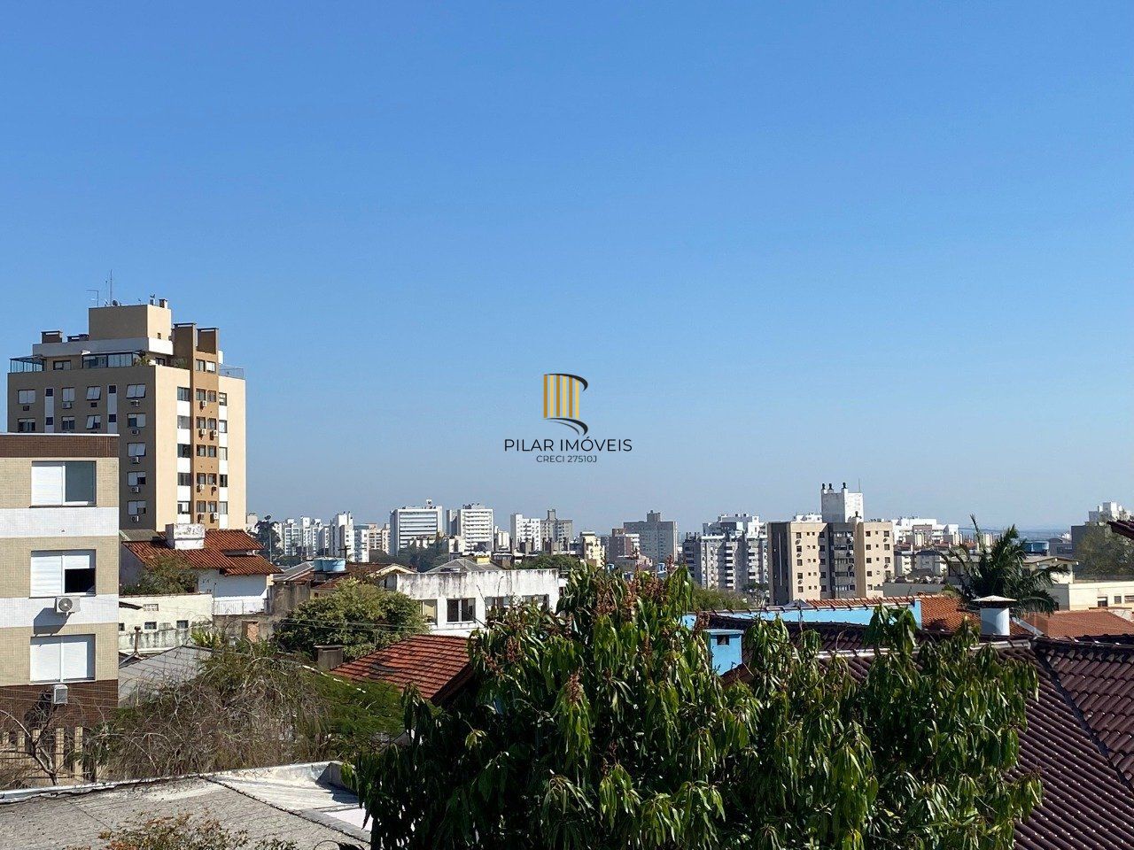 CASA COM 5 DORMITÓRIOS, ESPAÇO PARA FESTAS E PEÇAS AMPLAS PRÓXIMO AO IGUATEMI