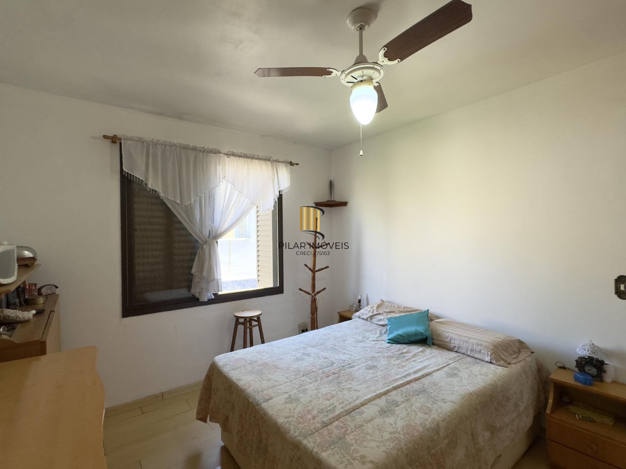 Apartamento semimobiliado 2 dormitórios com vaga de garagem no Centro Histórico