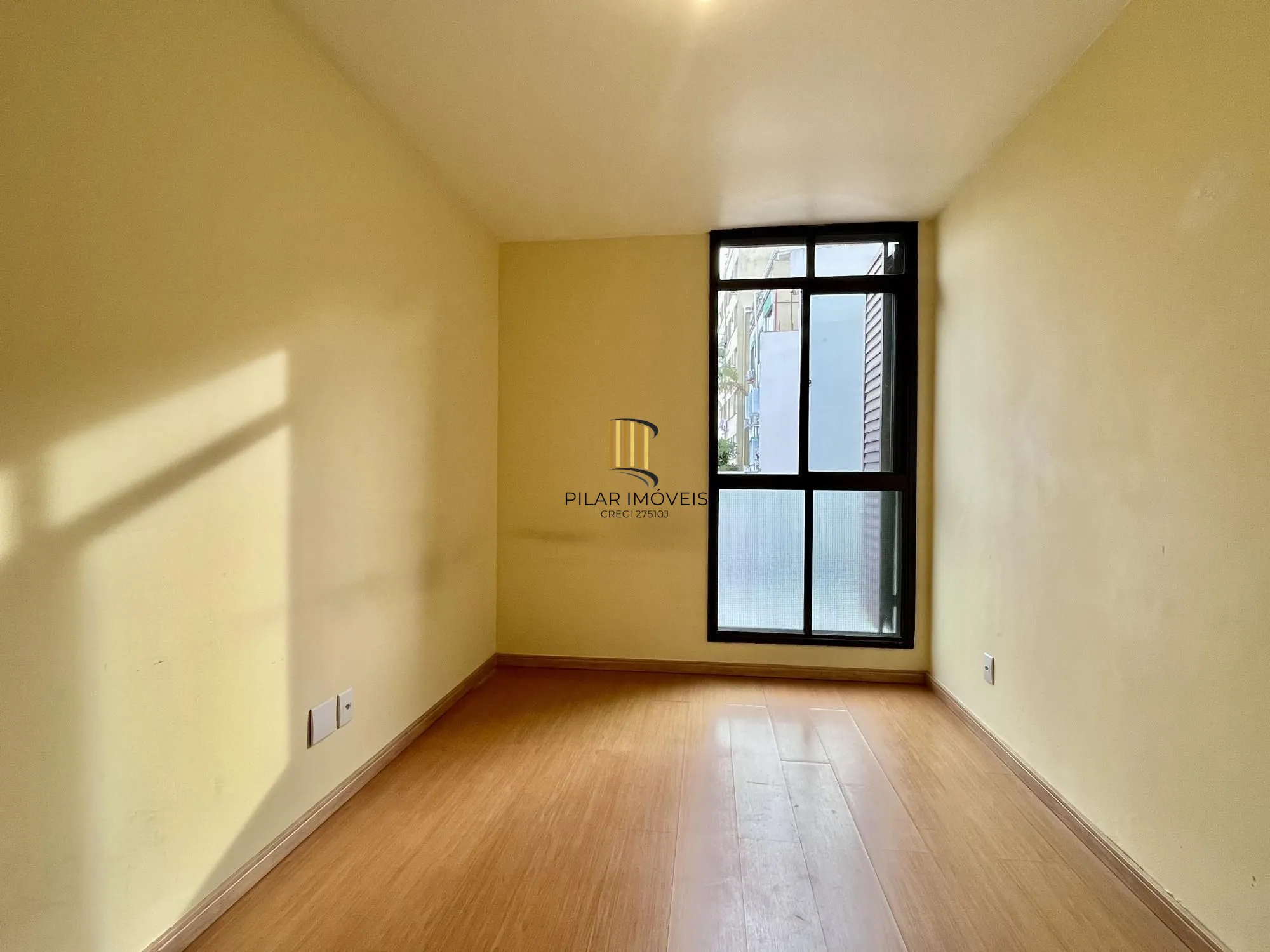 APARTAMENTO 1 DORMITÓRIO COM VAGA DE GARAGEM